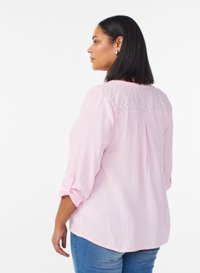 Blus i bomullsmuslin med broderie anglaise, Rosa, Model image number 2