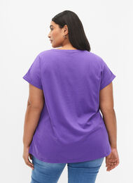 Kortärmad t-shirt i bomullsmix, ULTRA VIOLET, Model