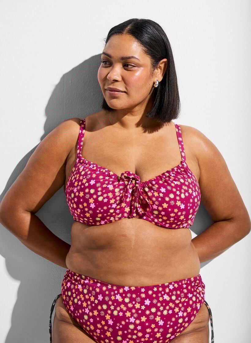 Bikinitopp med bygel och knytband, R&ouml;d, Model image number 0