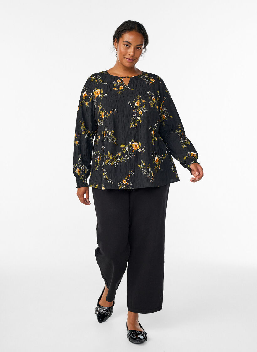 L&aring;ng&auml;rmad blus med blomm&ouml;nster, Svart, Model image number 1