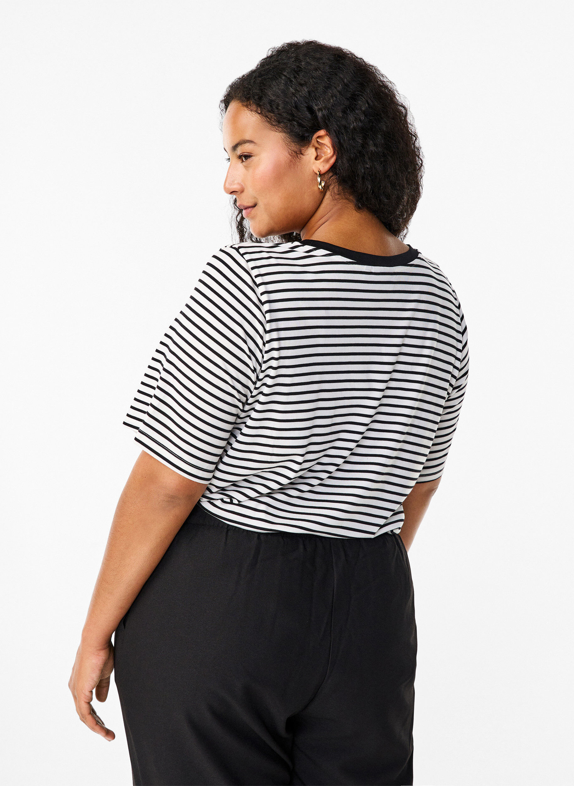 Zizzi Randig T-shirt i lyocell med rund hals, Svart, Model image number 2