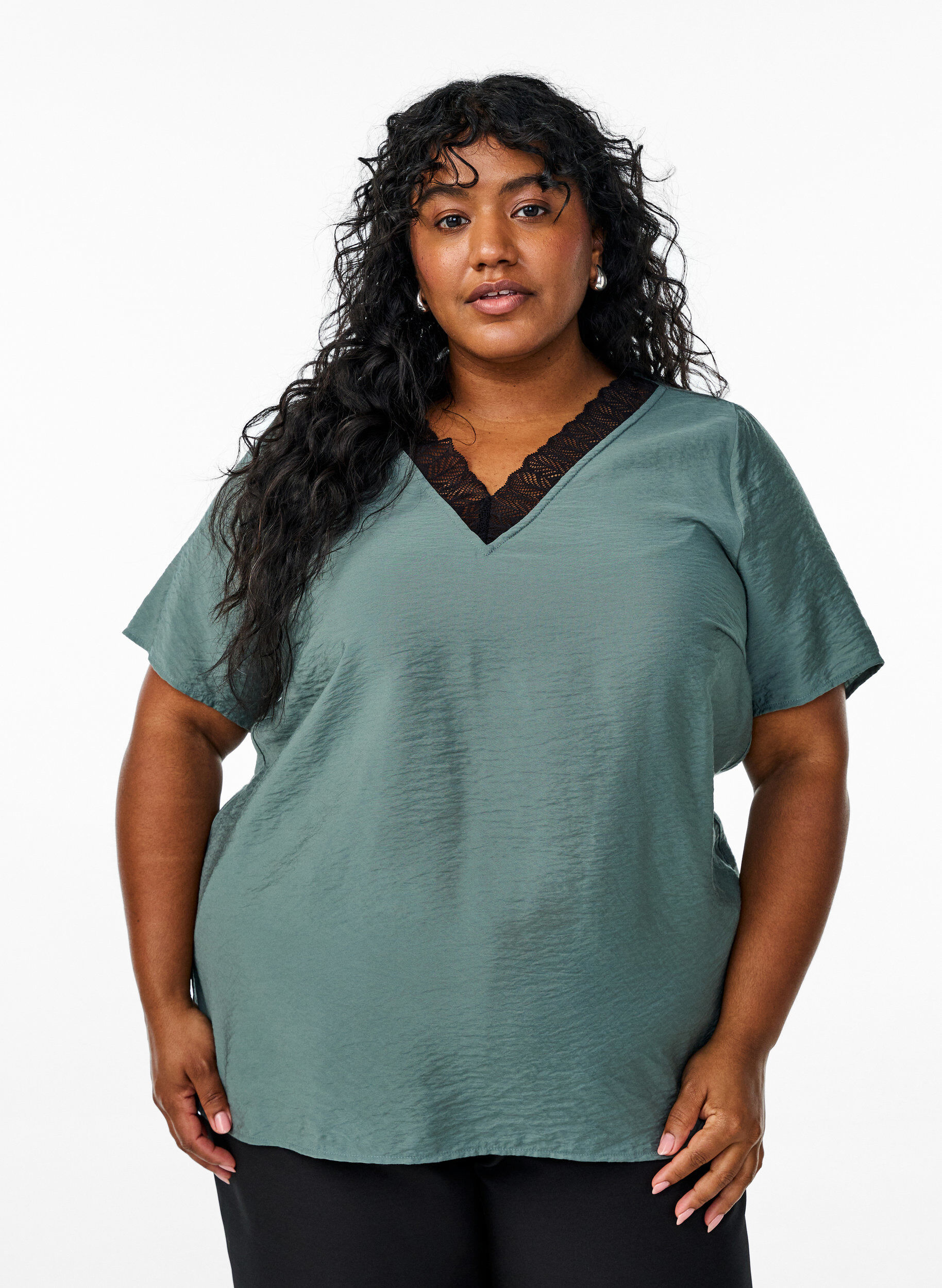 Kort&auml;rmad viskosblus med spetskant, Gr&ouml;n, Model