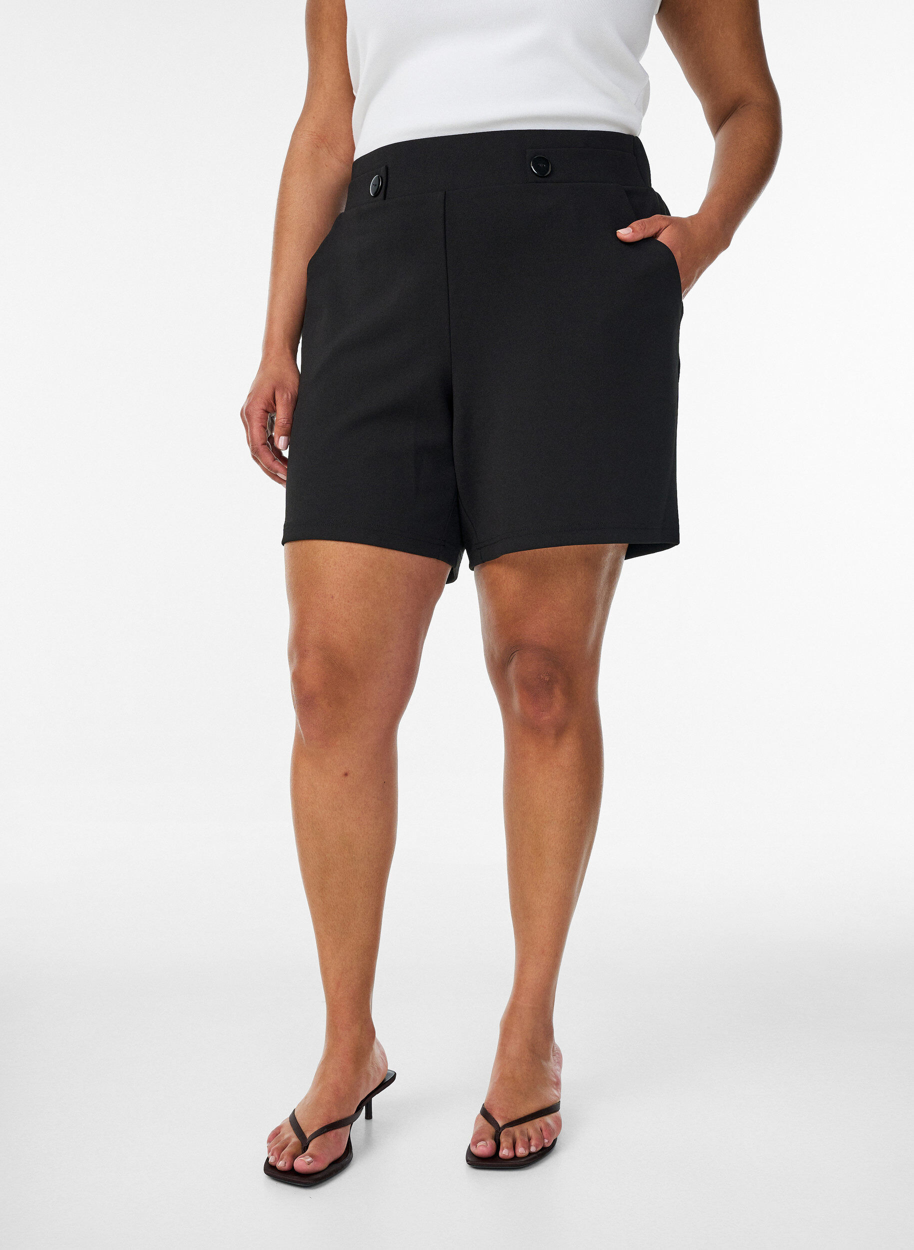ZizziShorts med fickor och l&ouml;s passform, Svart, Model image number 3