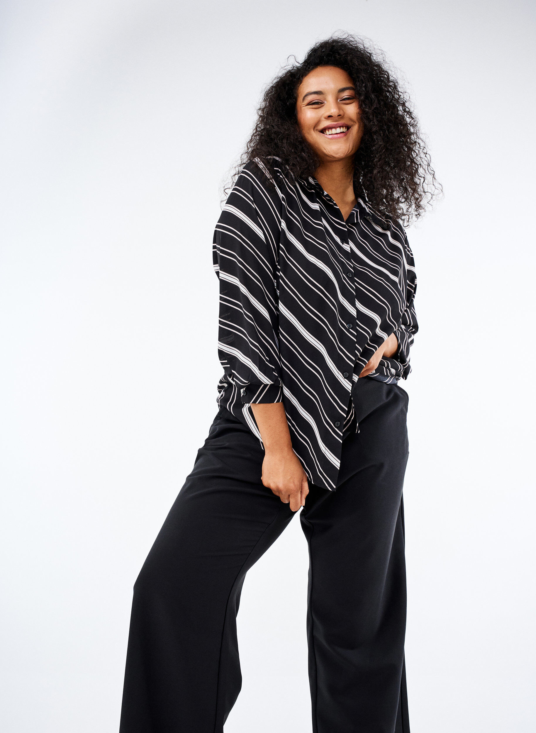 Zizzi M&ouml;nstrad skjorta med l&aring;nga &auml;rmar, Black Stripe, Image image number 0