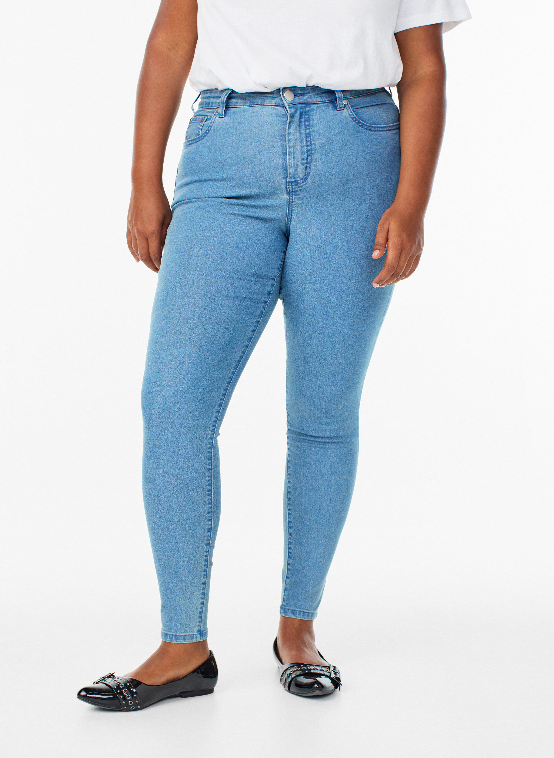ZizziAmy jeans med h&ouml;g midja och supersmal passform, Bl&aring;, Model image number 2