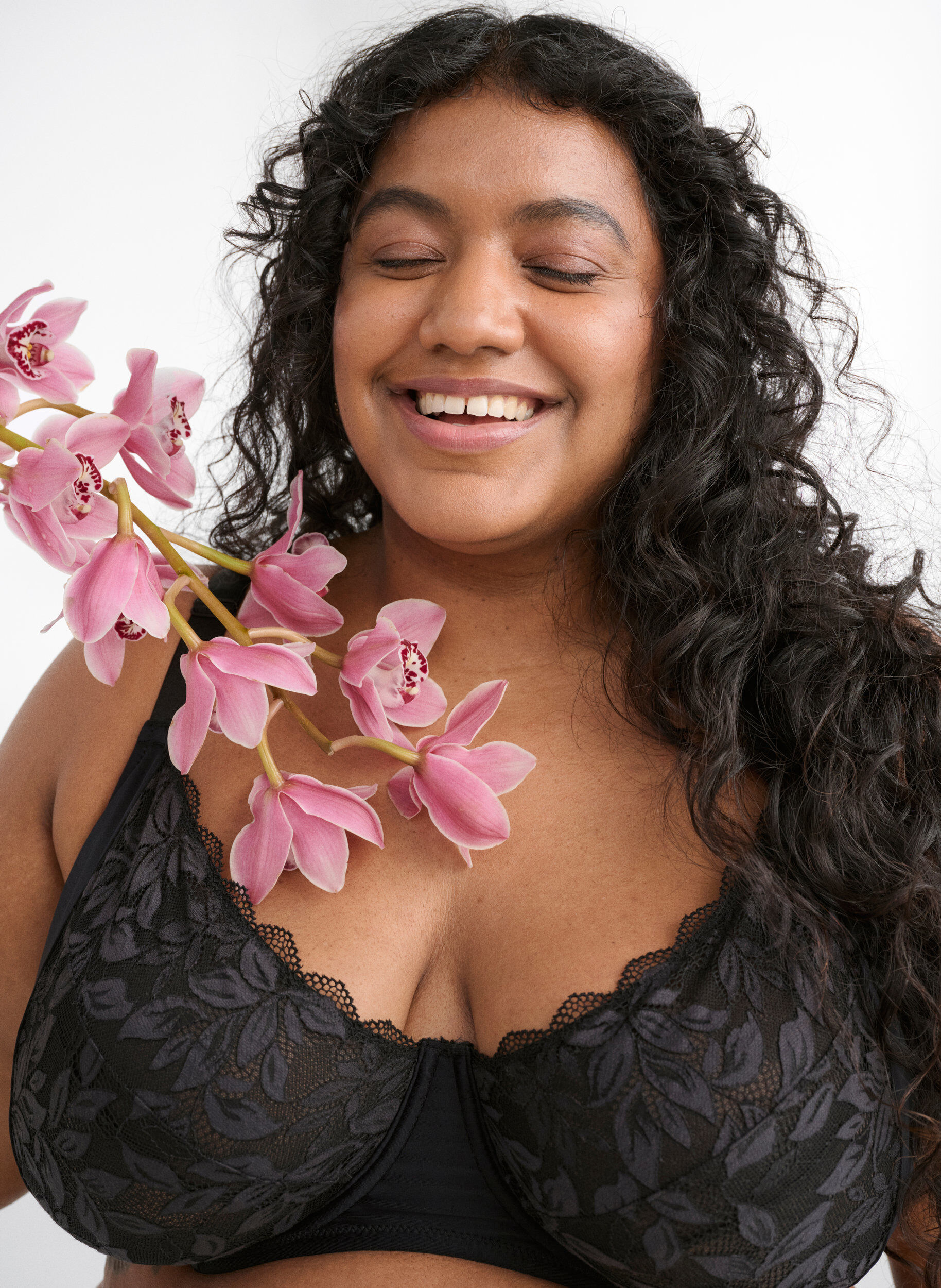 Zizzi Helt&auml;ckande BH med spets, Svart, Image image number 0