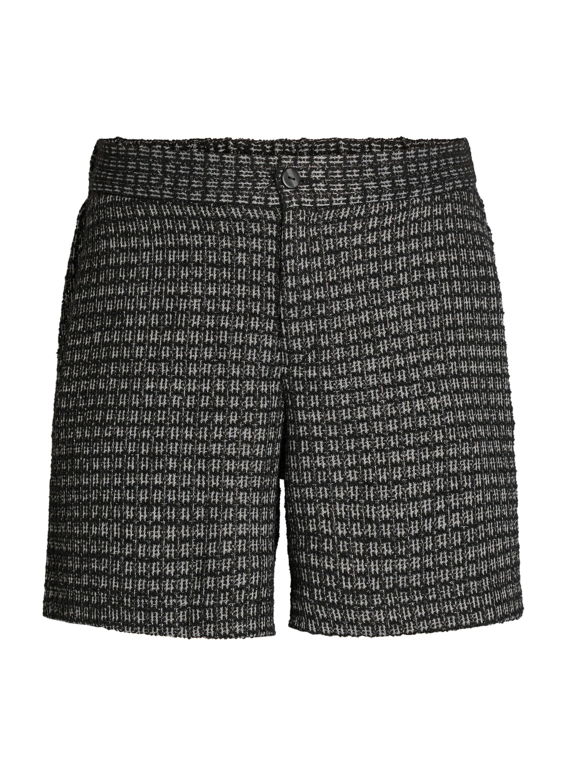 L&ouml;sa shorts i boucl&eacute; med fickor