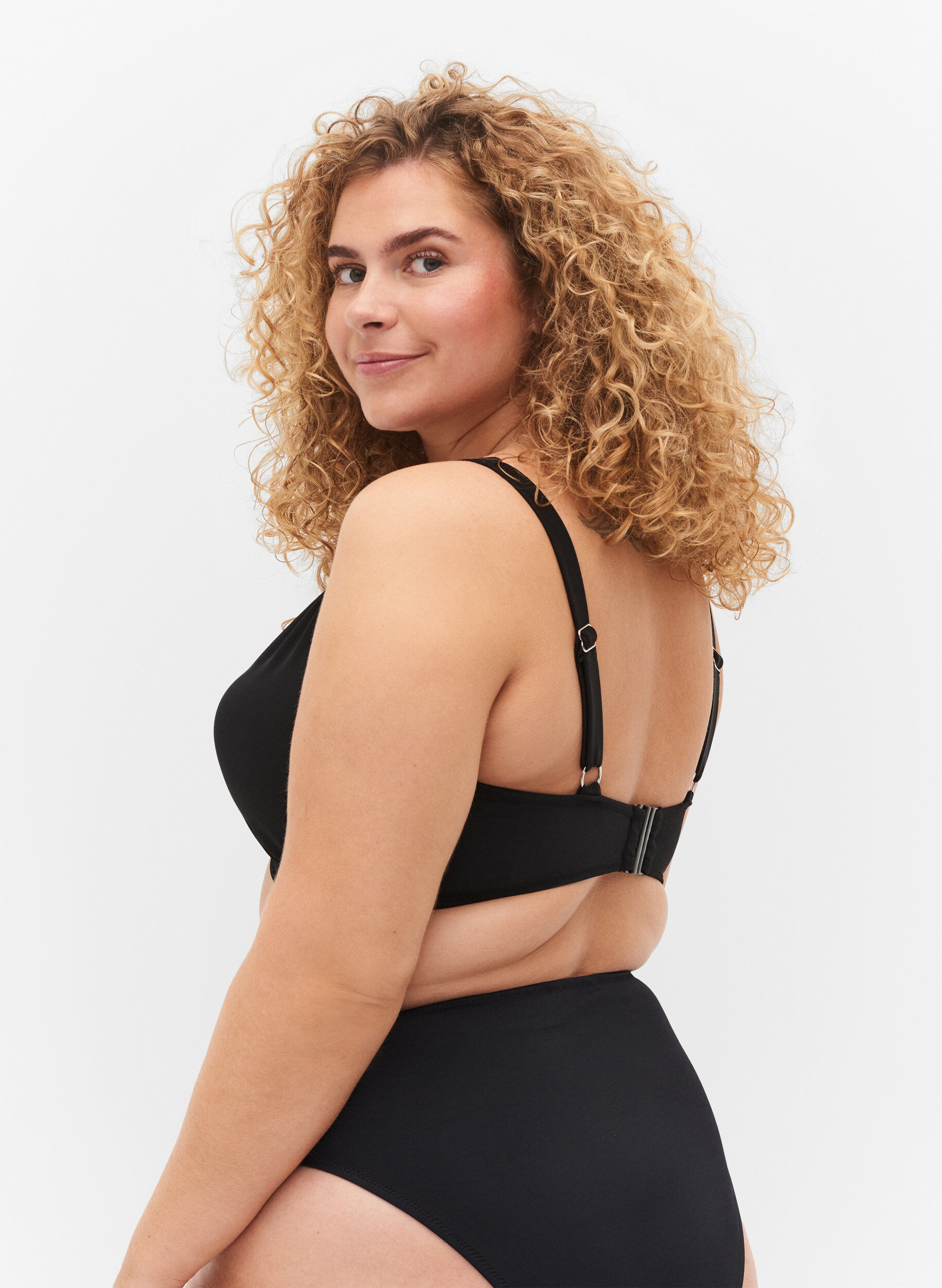 Zizzi Bikini-bh med byglar och uttagbara inl&auml;gg, Black, Model image number 1