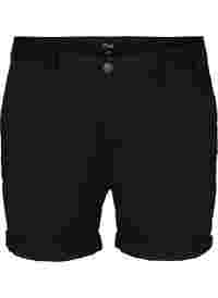 Shorts i regular fit med fickor