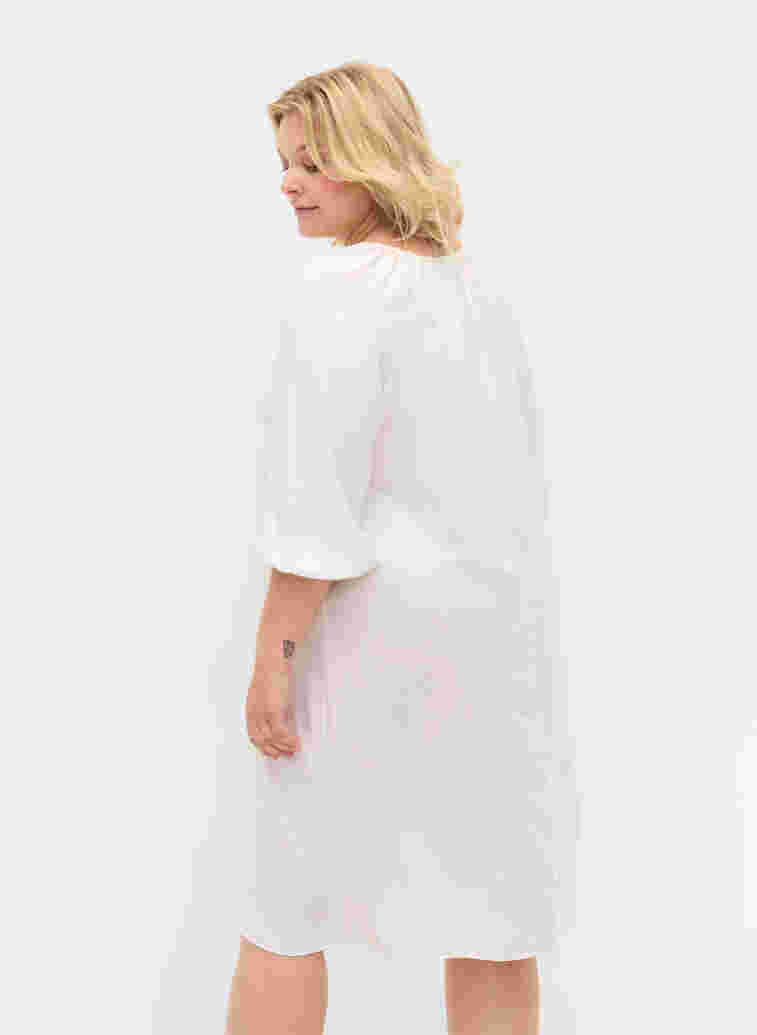 Viskosklänning med v-ringning, Bright White, Model image number 1