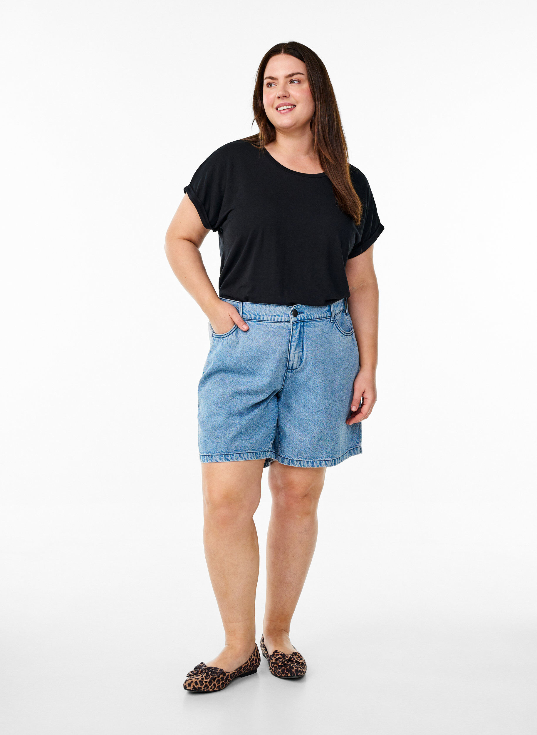 Zizzi L&ouml;s t-shirt med rund halsringning, Svart, Model image number 1