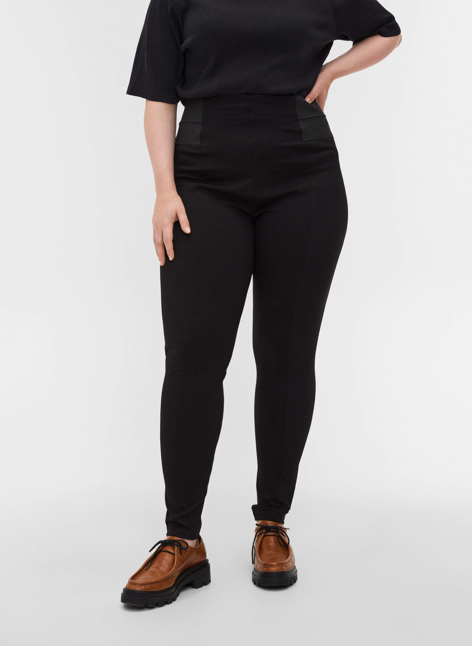 Zizzi Leggings med bred res&aring;r i midjan, Svart, Model image number 3