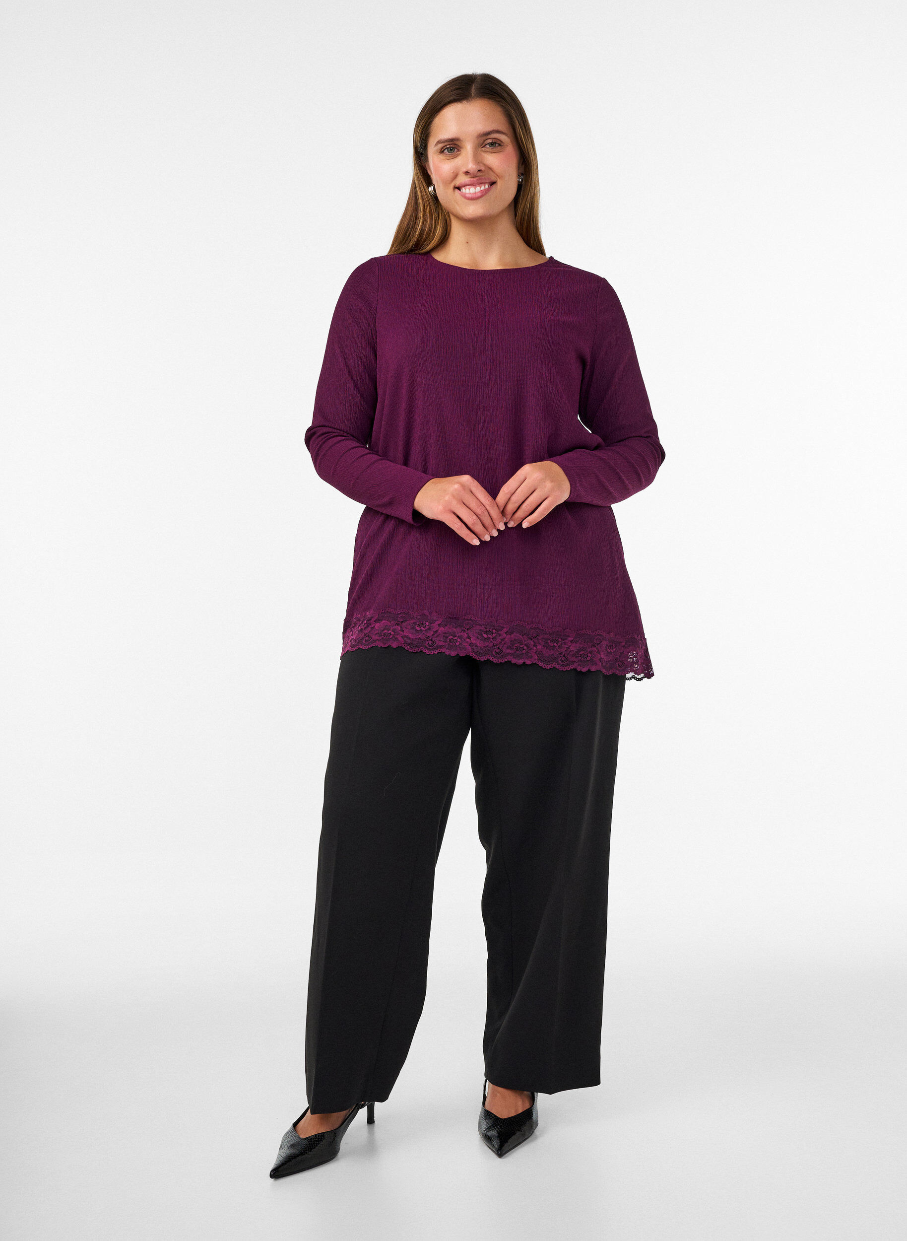 ZizziBlus i jersey med asymmetrisk spetskant, Lila, Model image number 1