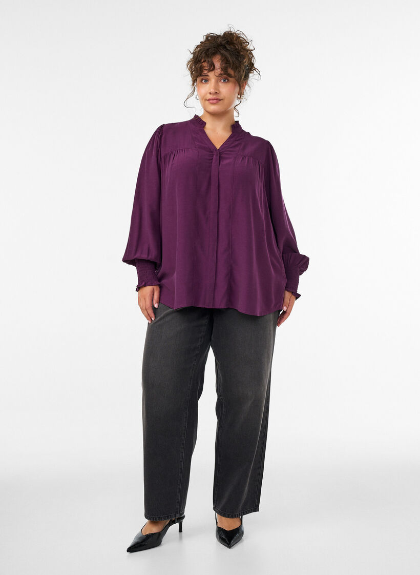 Blus med volangkrage och rynkning, Lila, Model image number 1