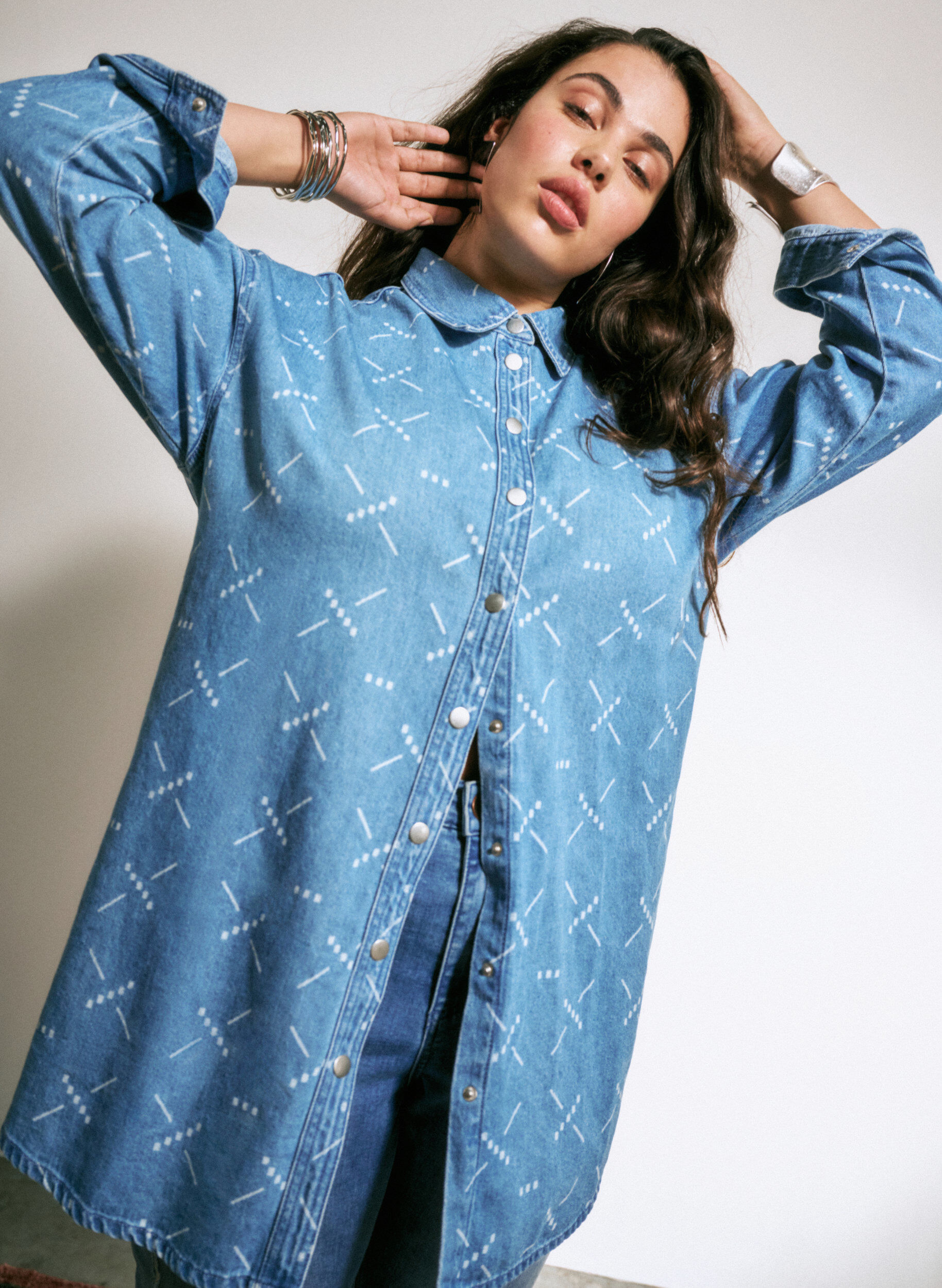 Zizzi Jeansjacka med m&ouml;nster och l&ouml;s passform, Light blue denim, Image image number 0