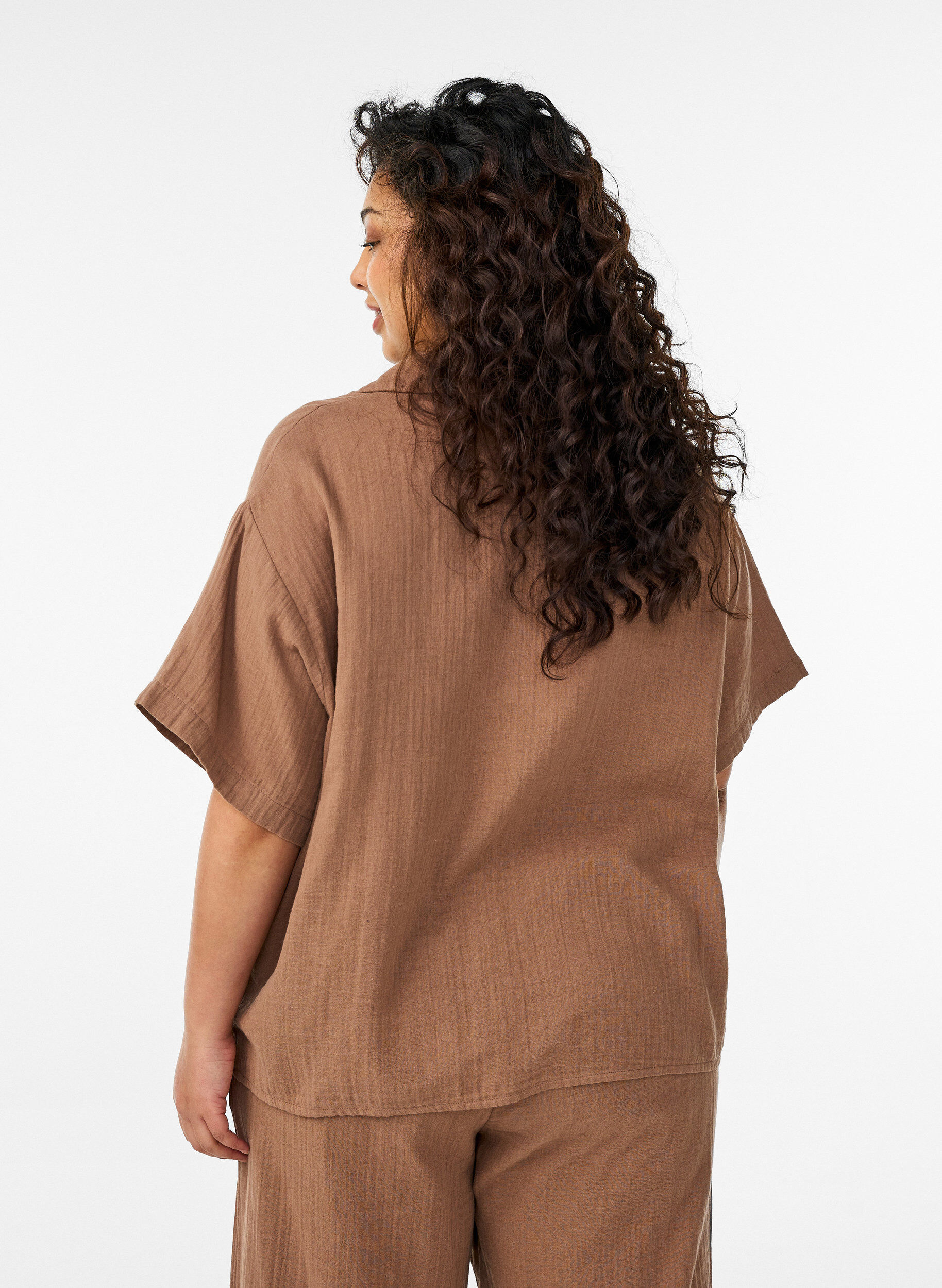 ZizziBlus i bomullsmuslin med korta &auml;rmar, Brun, Model image number 2