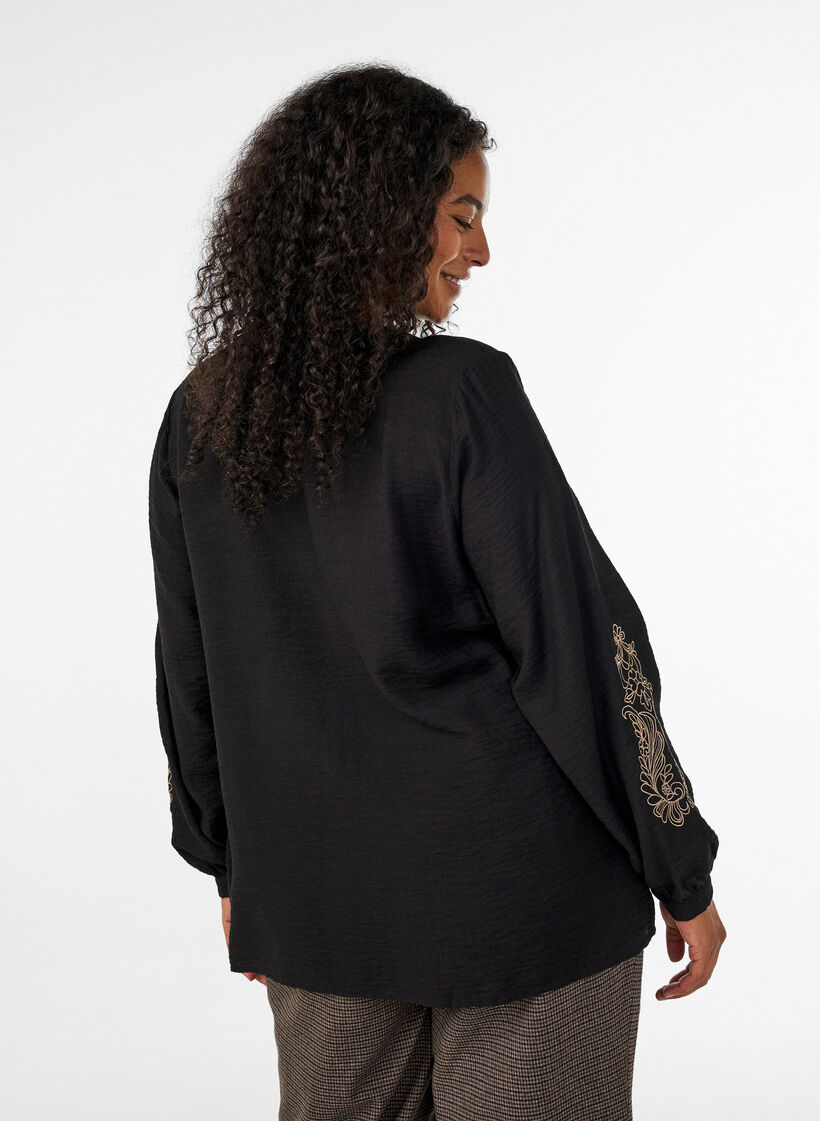 Skjorta i viskos med broderade &auml;rmar, Svart, Model image number 2