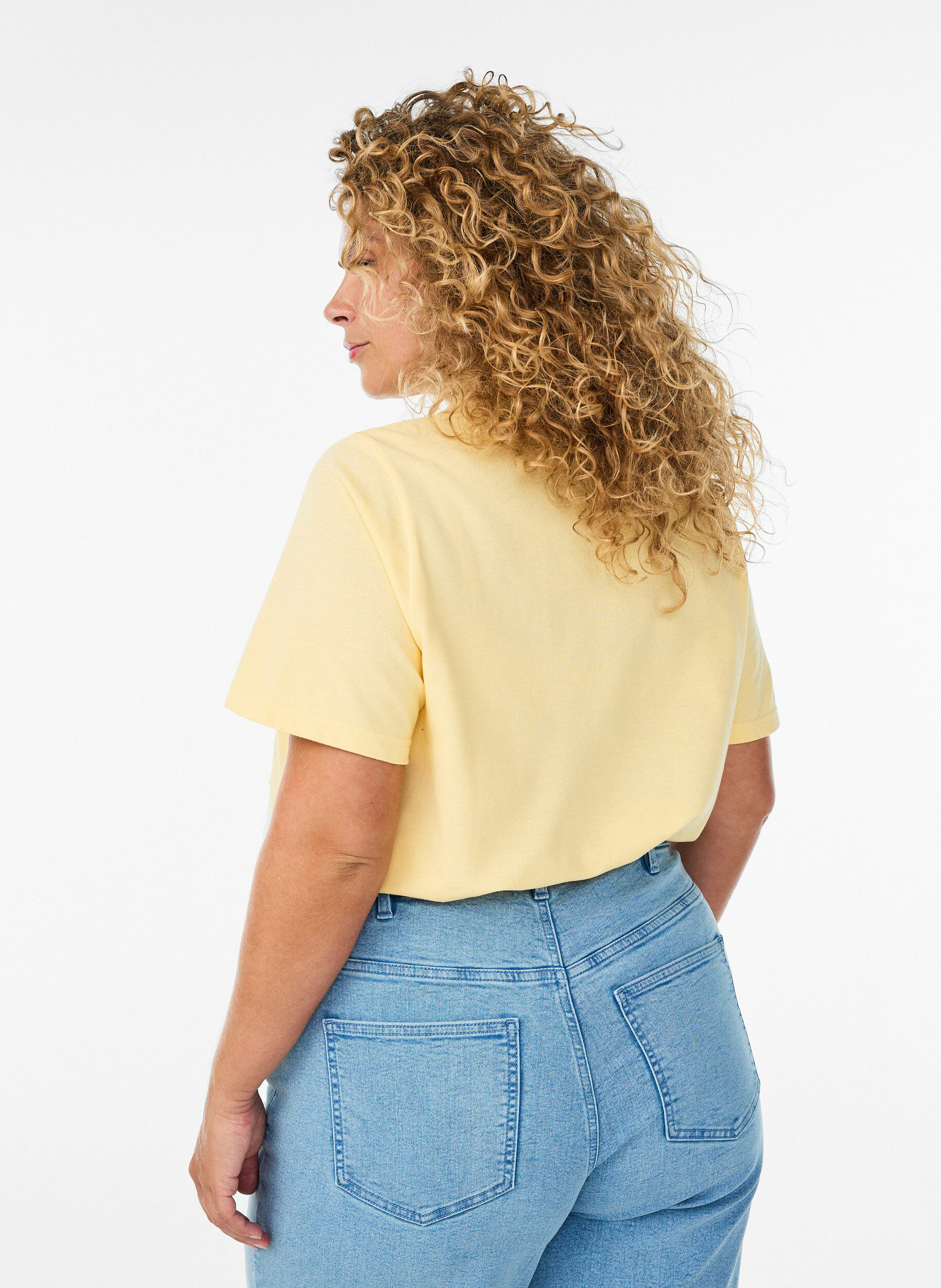 Zizzi Kort&auml;rmad pik&eacute;tr&ouml;ja, Gul, Model image number 2