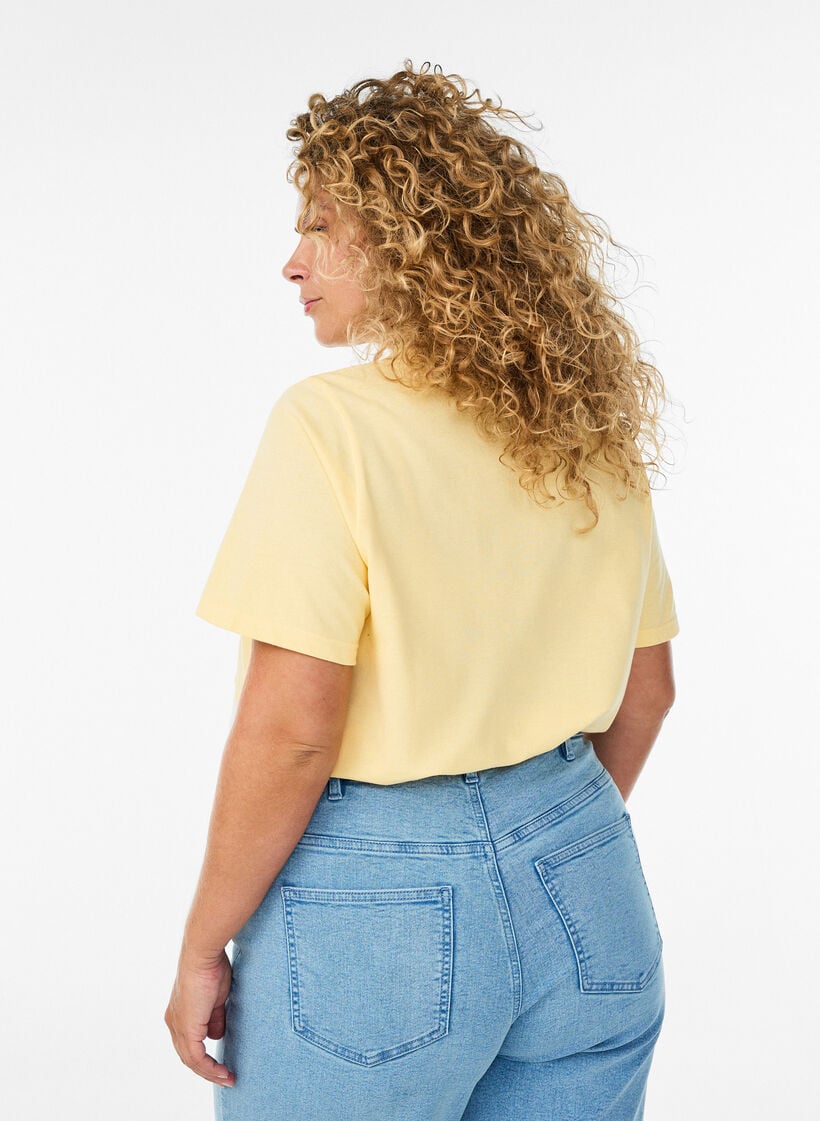 Kort&auml;rmad pik&eacute;tr&ouml;ja, Gul, Model image number 2