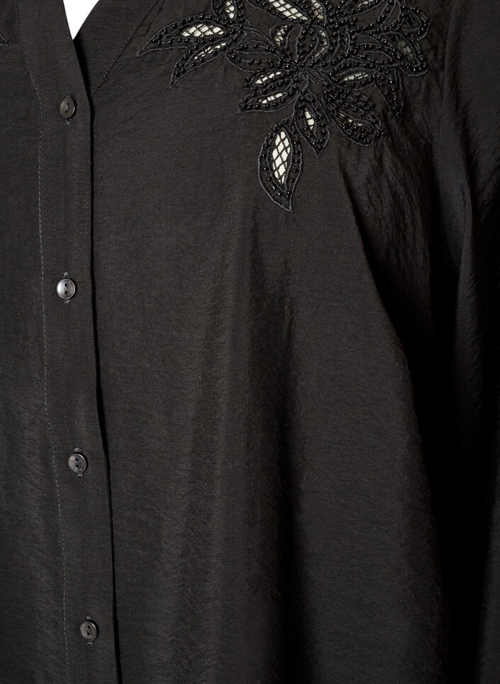 Skjortblus med broderade blomapplikationer, Svart, Packshot image number 2