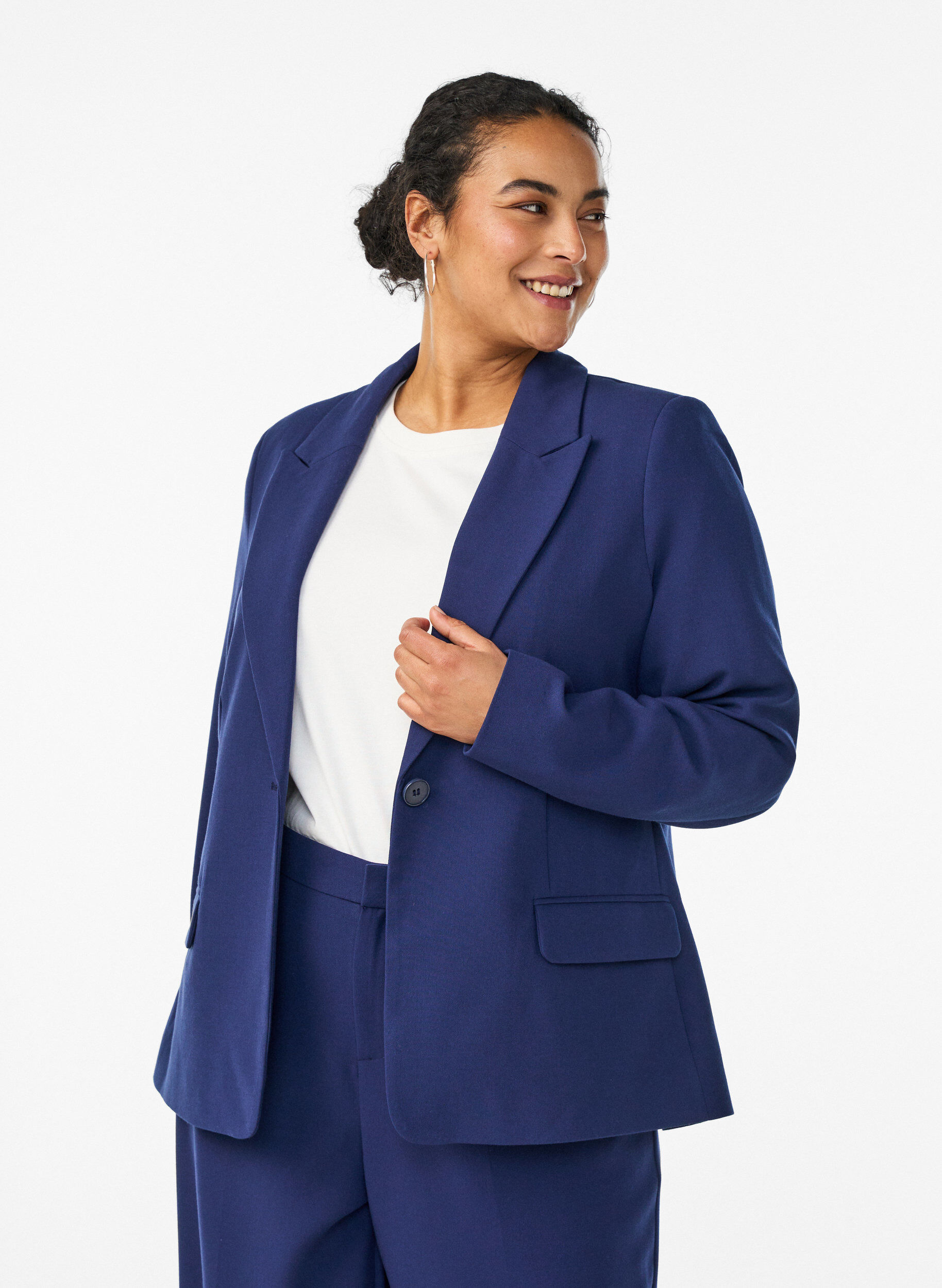 Klassisk blazer med enkelkn&auml;ppning och fickor, Bl&aring;, Model