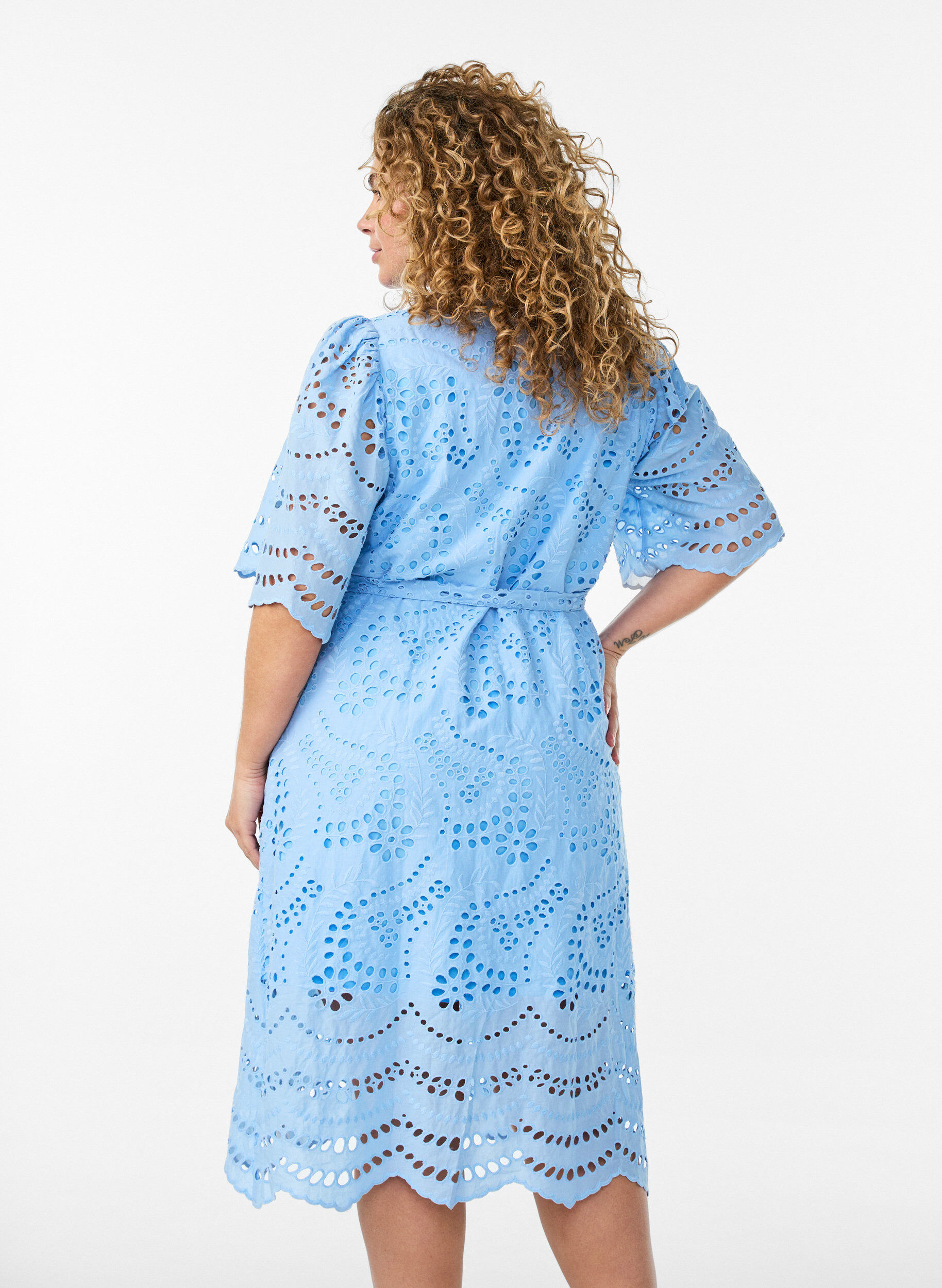 ZizziSkjortkl&auml;nning i broderie anglaise med knytb&auml;lte, Bl&aring;, Model image number 2