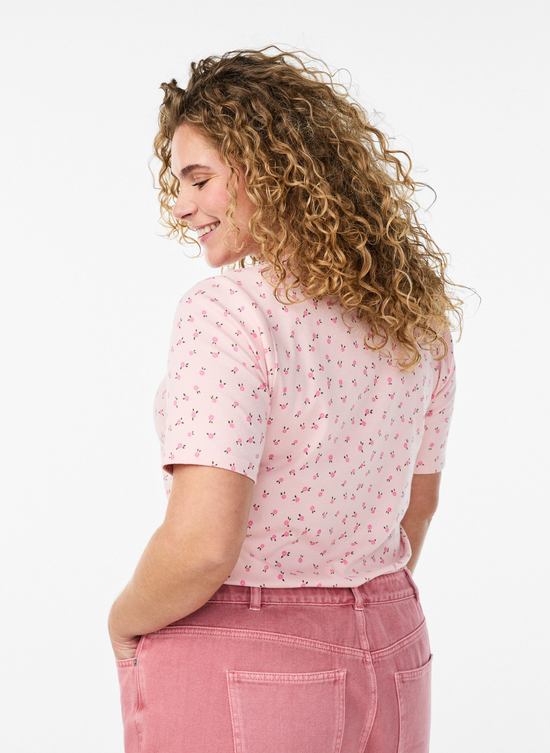 Zizzi T-shirt i bomull med helt&auml;ckande tryck, Rosa, Model image number 2