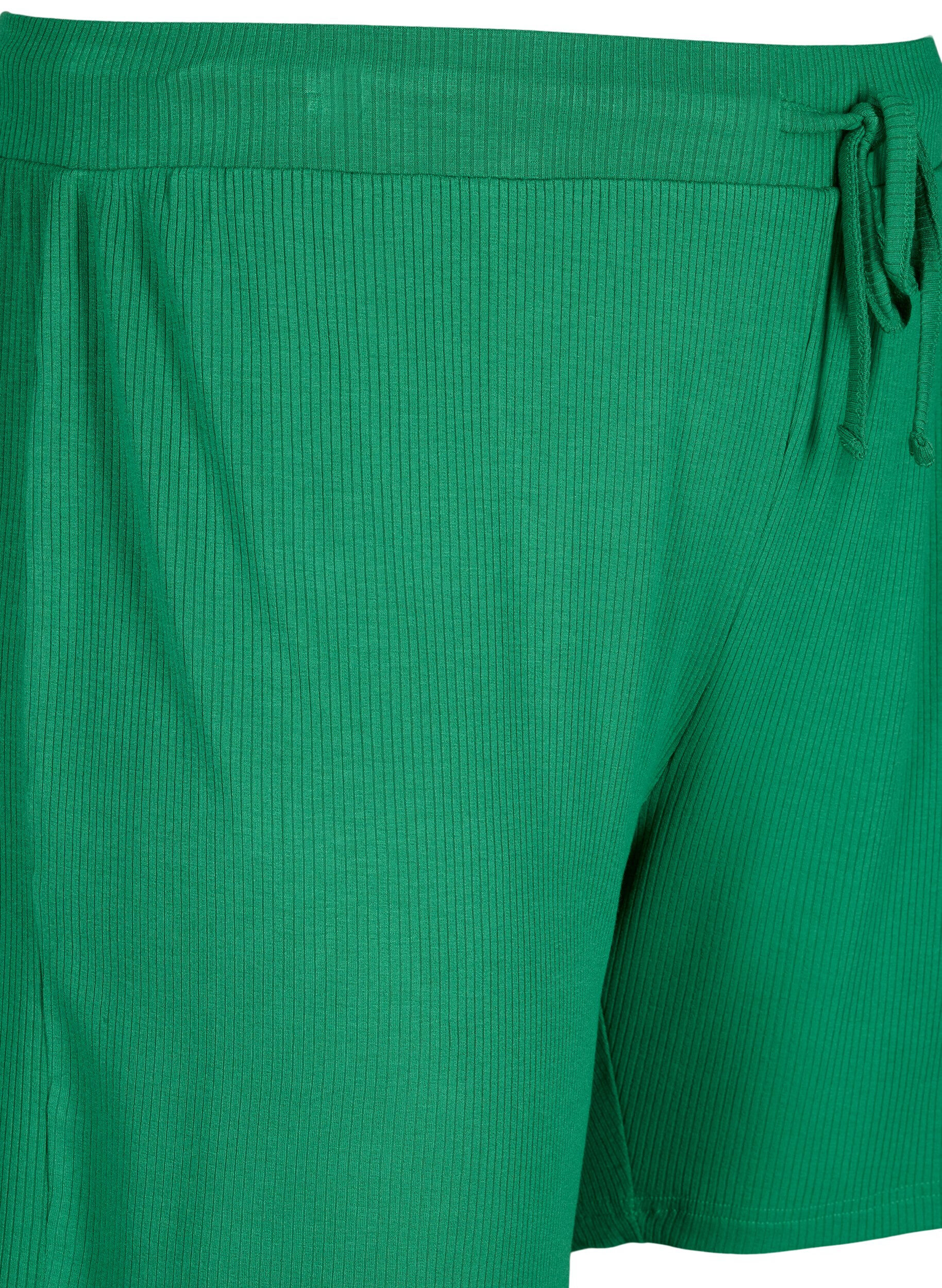 Zizzi L&ouml;st sittande viskosshorts med ribbad kant, Jolly Green, Packshot image number 2