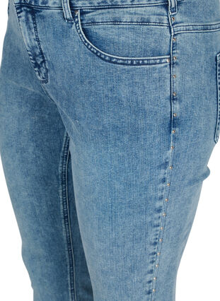 Croppade Amy jeans med nitar på sidosömmen, L.Blue Stone Wash, Packshot image number 2