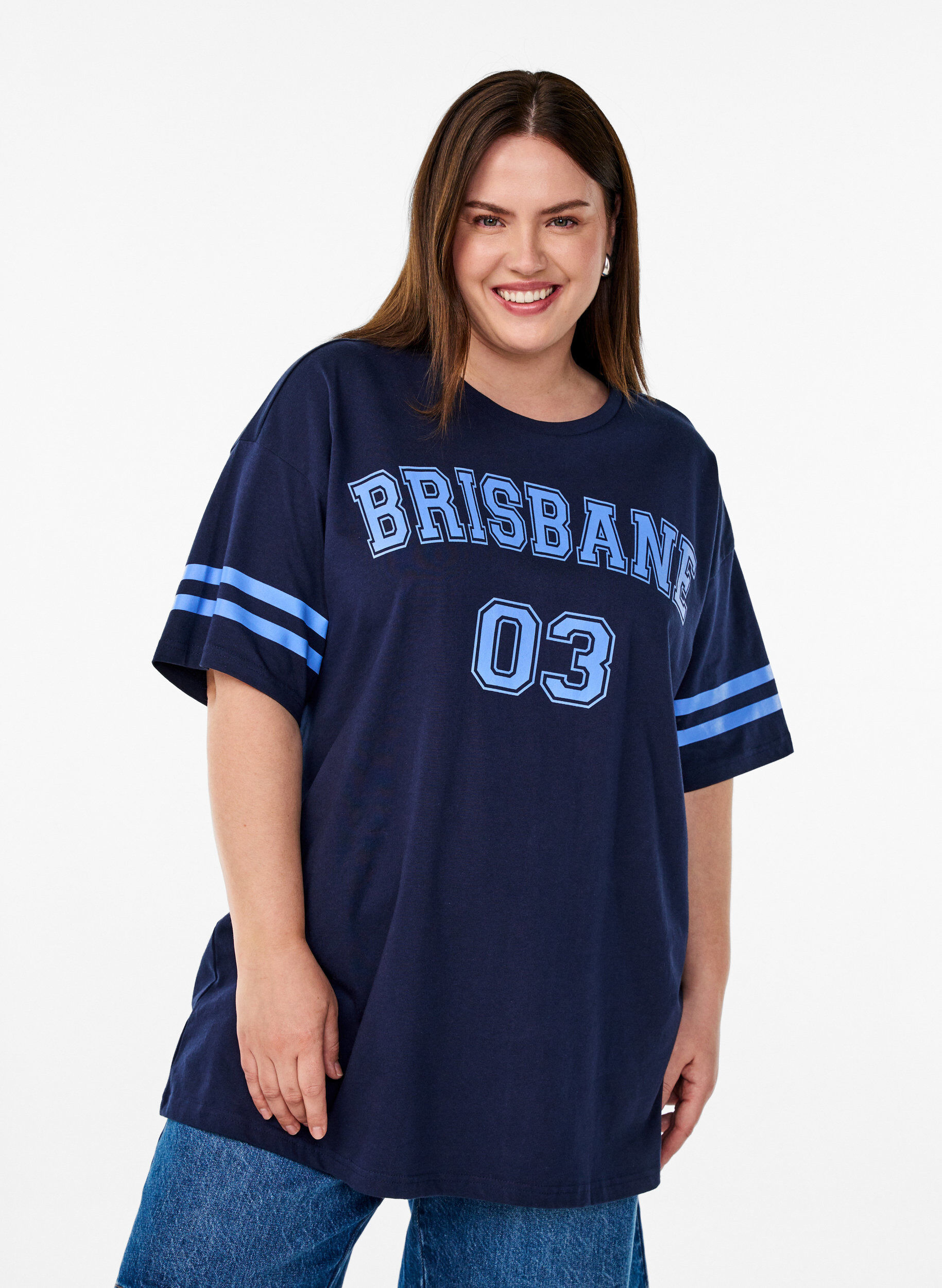 Zizzi Sportig oversized college-t-shirt, Bl&aring;, Model image number 0