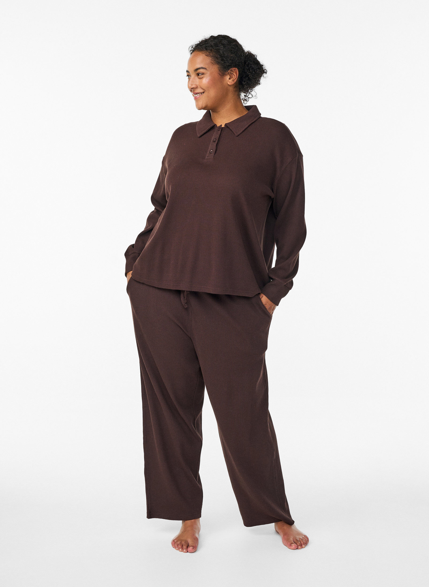 Zizzi Ribbstickad pik&eacute;tr&ouml;ja med l&aring;nga &auml;rmar, Brun, Model image number 1