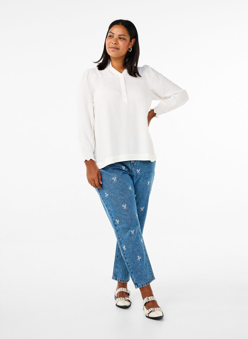 Mille Mom Fit-jeans med broderier, Blå, Model image number 0