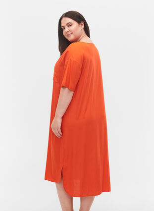 Kortärmad skjortklänning i viskos, Mandarin Red, Model image number 1