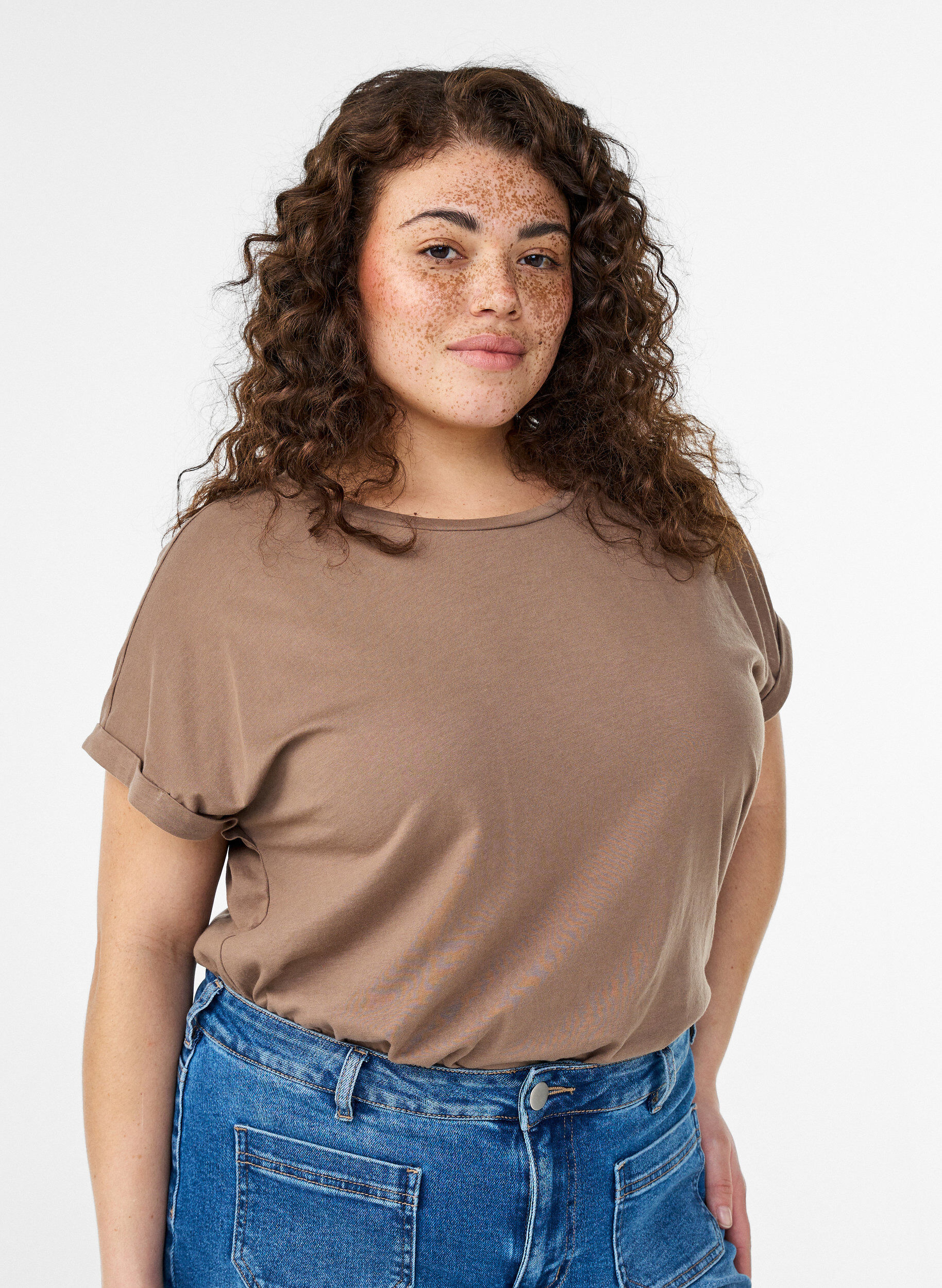 Kort&auml;rmad t-shirt i bomullsmix, Brun, Model