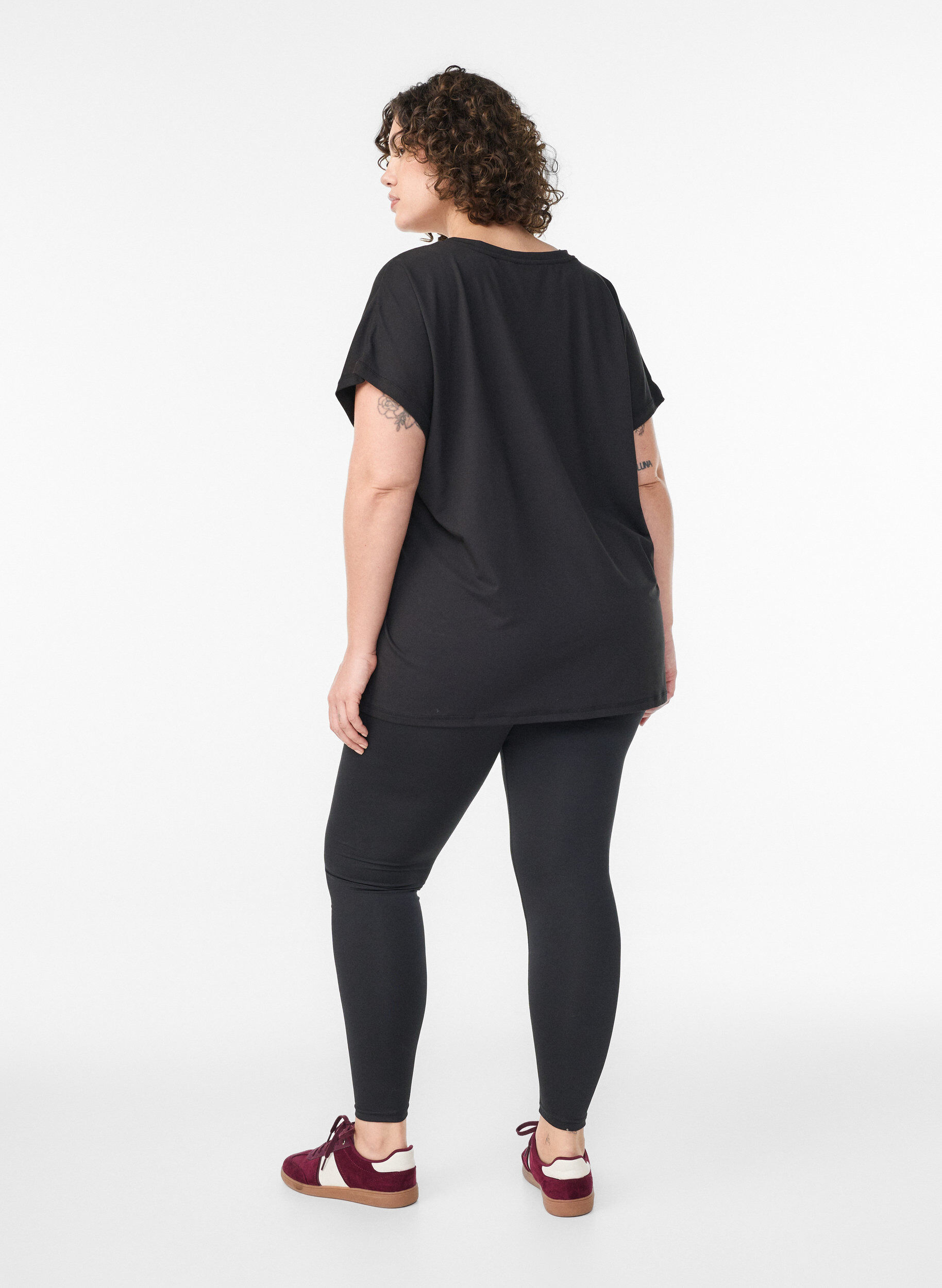 ZizziCroppade basleggings f&ouml;r tr&auml;ning, Svart, Model image number 2