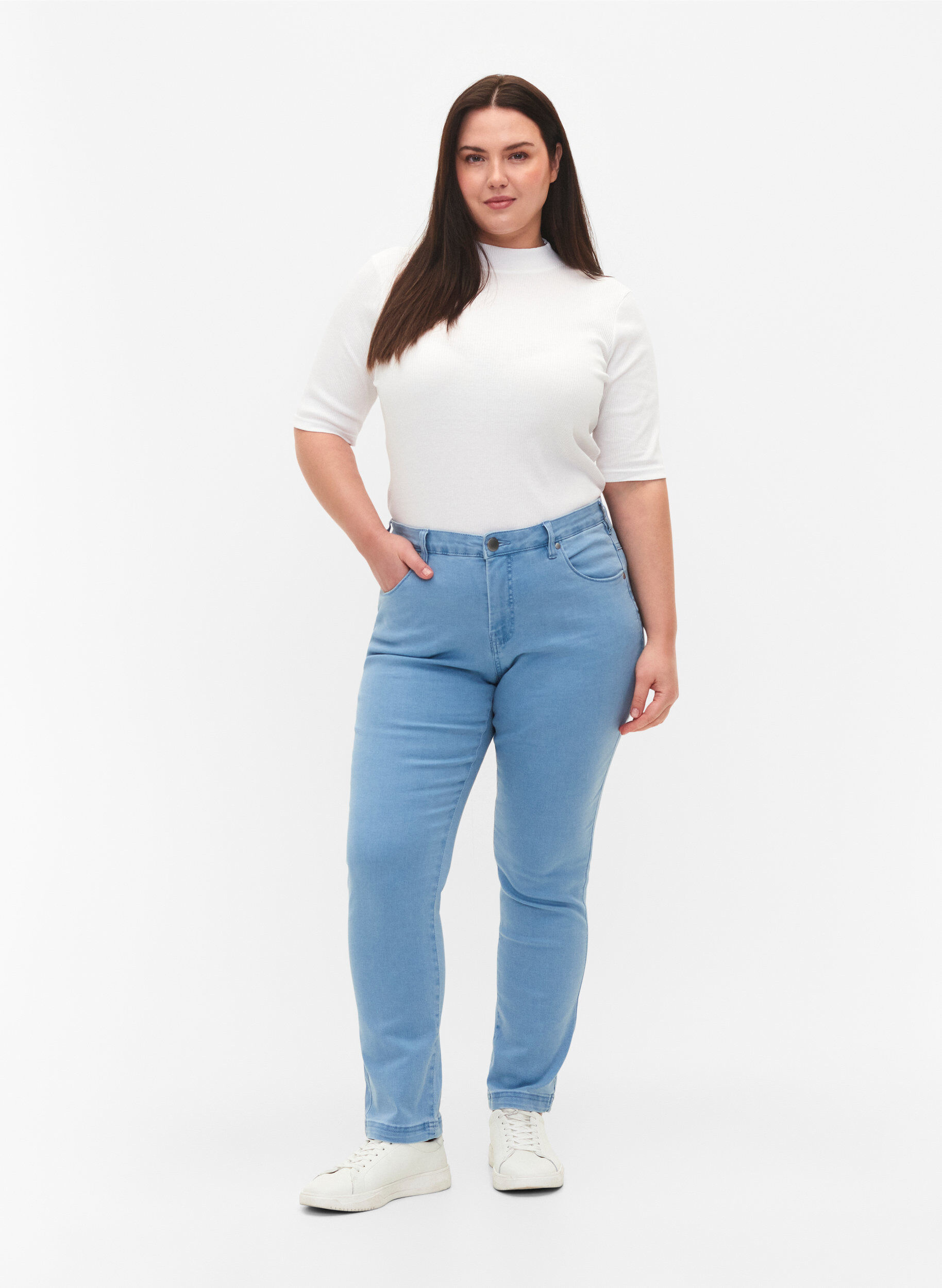 ZizziSlim fit Emily jeans med normalh&ouml;g midja, Bl&aring;, Model image number 0