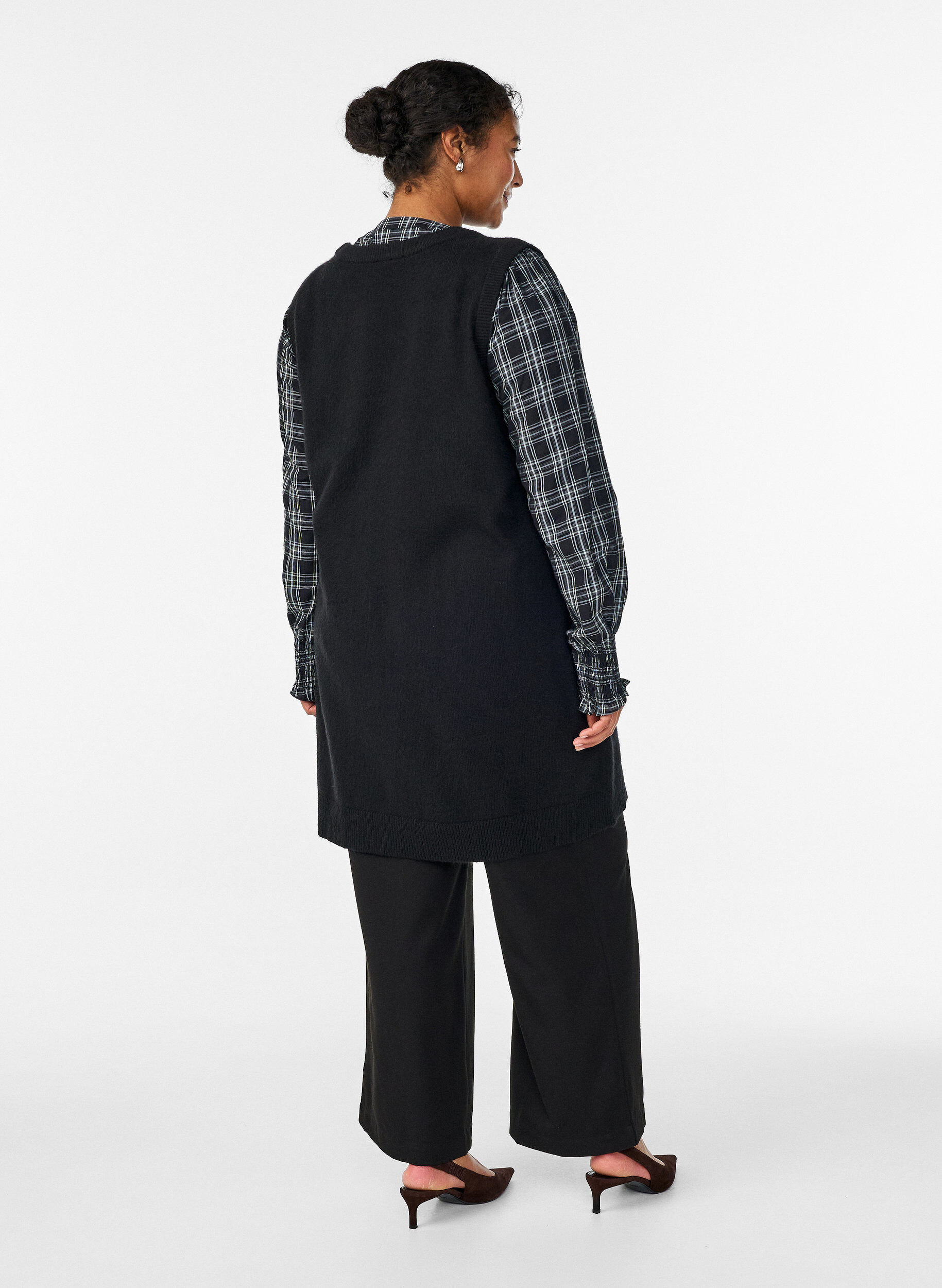 Zizzi Kort &auml;rml&ouml;s stickad kl&auml;nning, Svart, Model image number 2