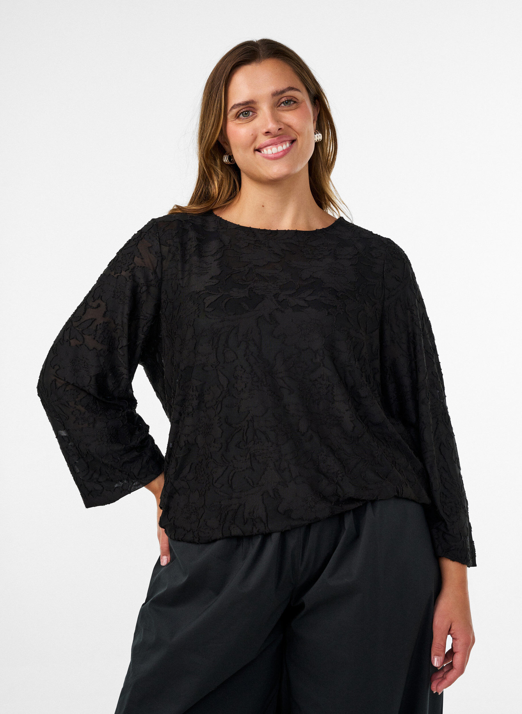 Skir blus med blommig textur och l&aring;nga &auml;rmar, Svart, Model
