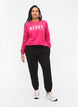 Sweatshirt med text, Fuchsia P. W. Reset, Model image number 2