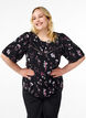 Blommig blus med korta &auml;rmar, Svart, Model image number 0