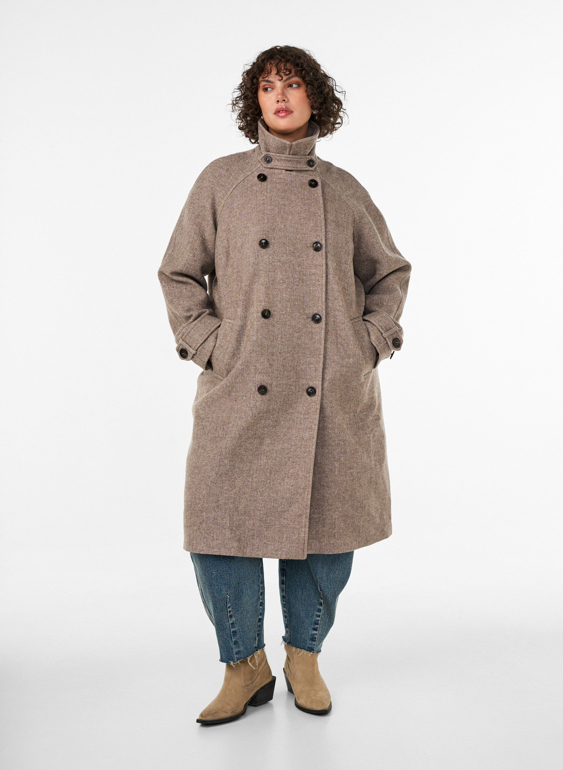 ZizziL&aring;ng ullkappa med h&ouml;g krage och dubbelkn&auml;ppning, Brun, Model image number 0