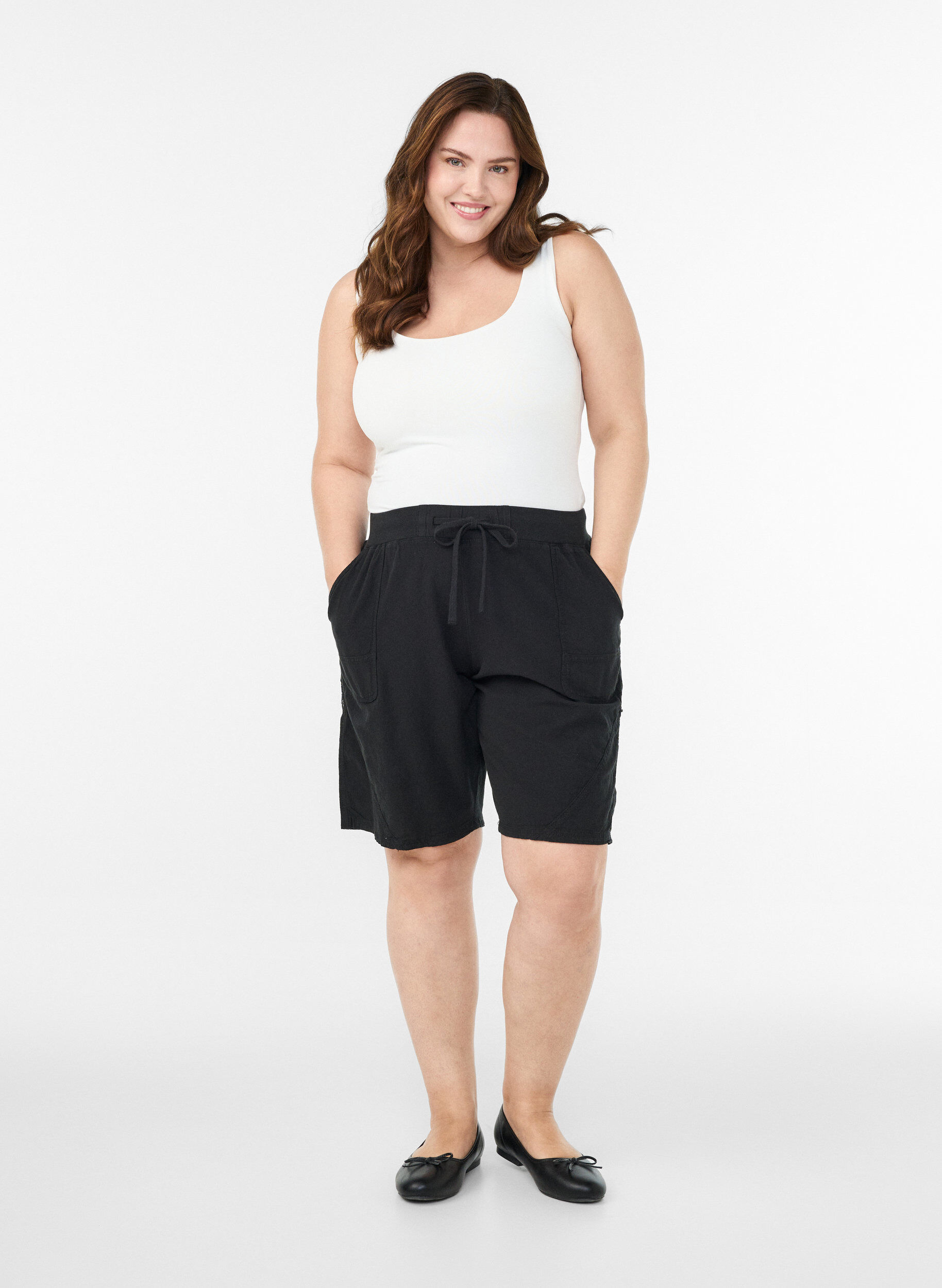 ZizziL&ouml;sa shorts i bomull med fickor, Svart, Model image number 1