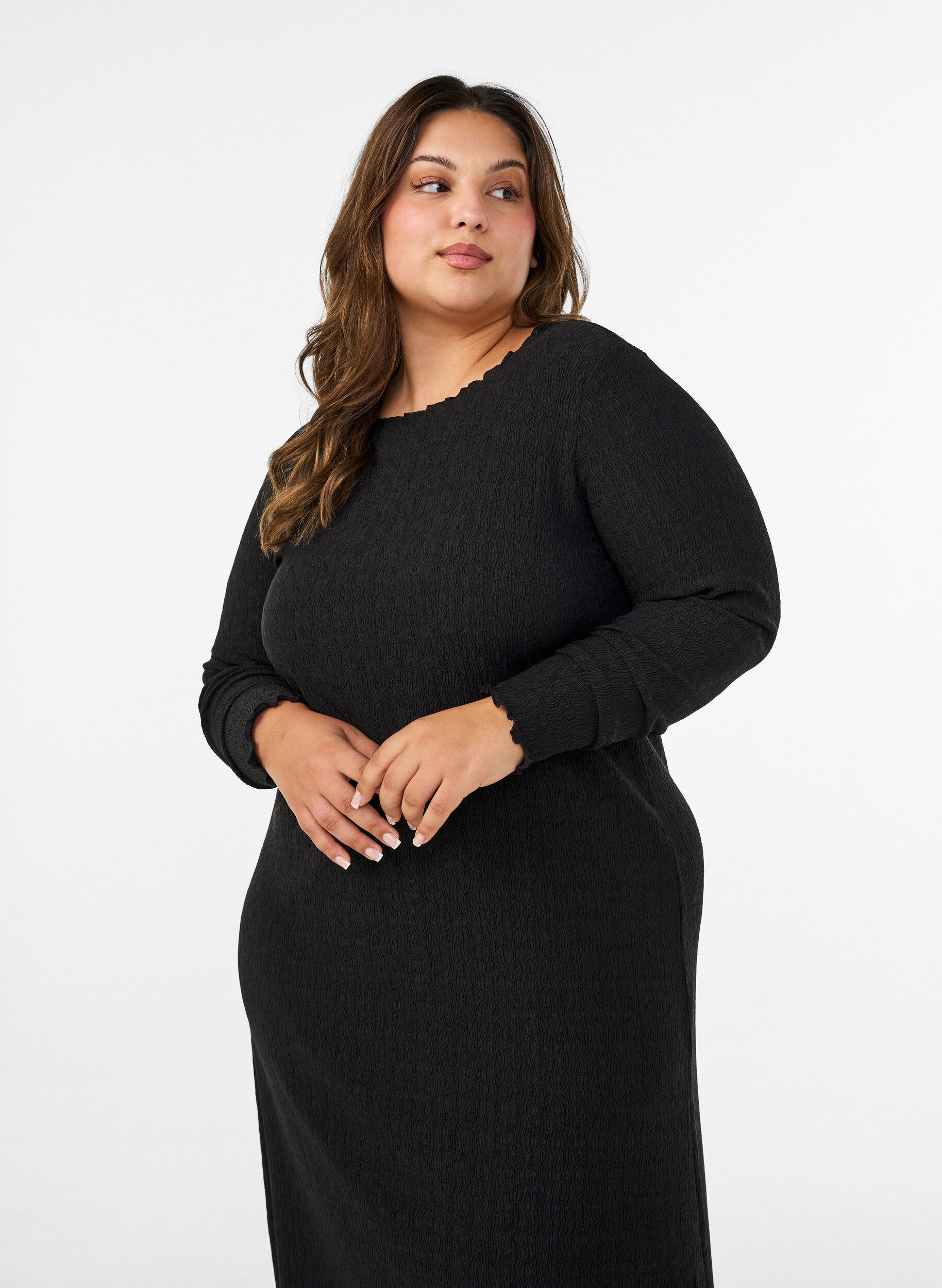 ZizziMidikl&auml;nning med v&aring;gig struktur och l&aring;nga &auml;rmar, Svart, Model image number 3