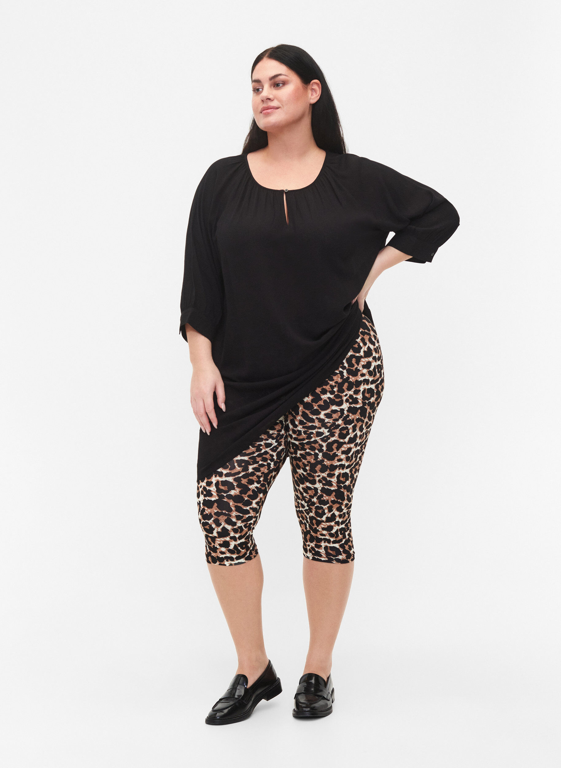 Zizzi 2-pack 3/4 leggings, Black / LEO AOP, Model image number 0