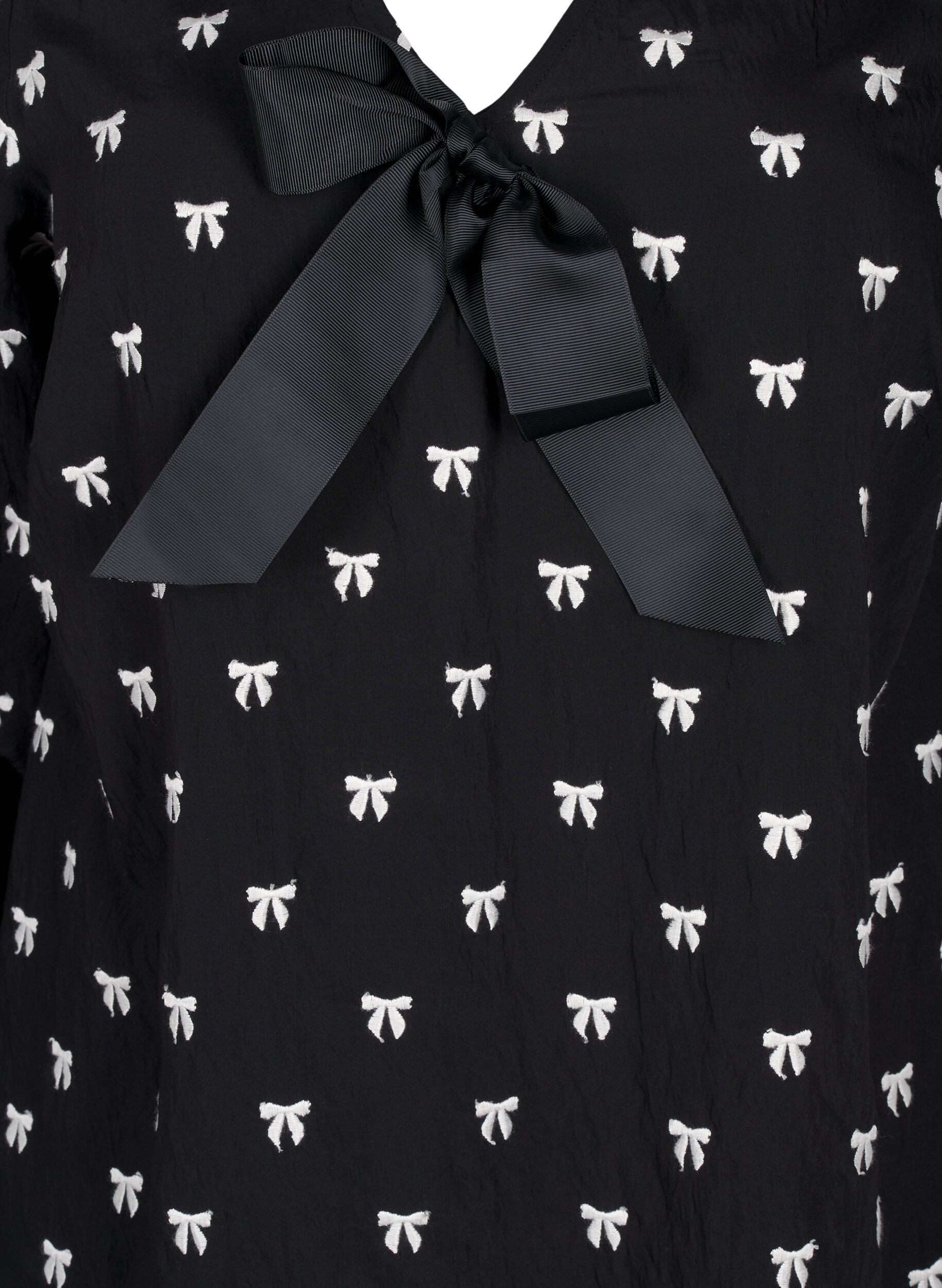 Zizzi Blus med rosetter och trekvarts&auml;rmar, Black White Bow, Packshot image number 2