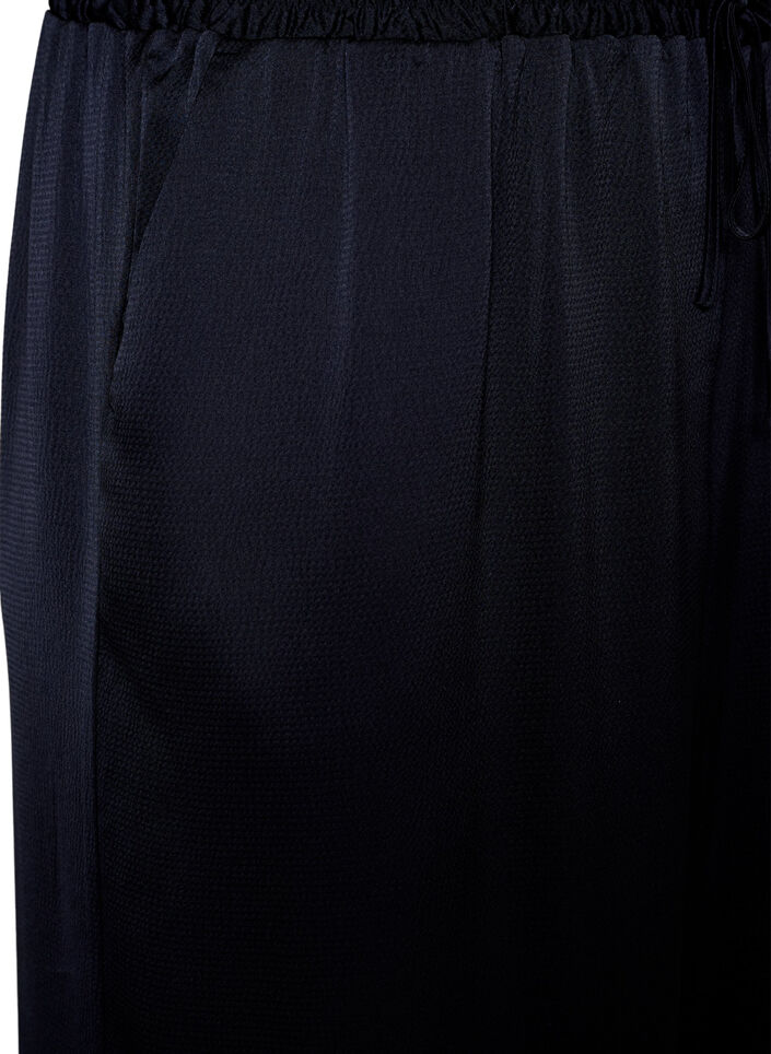 Byxor i satinlook med vida, raka ben, Bl&aring;, Packshot image number 2