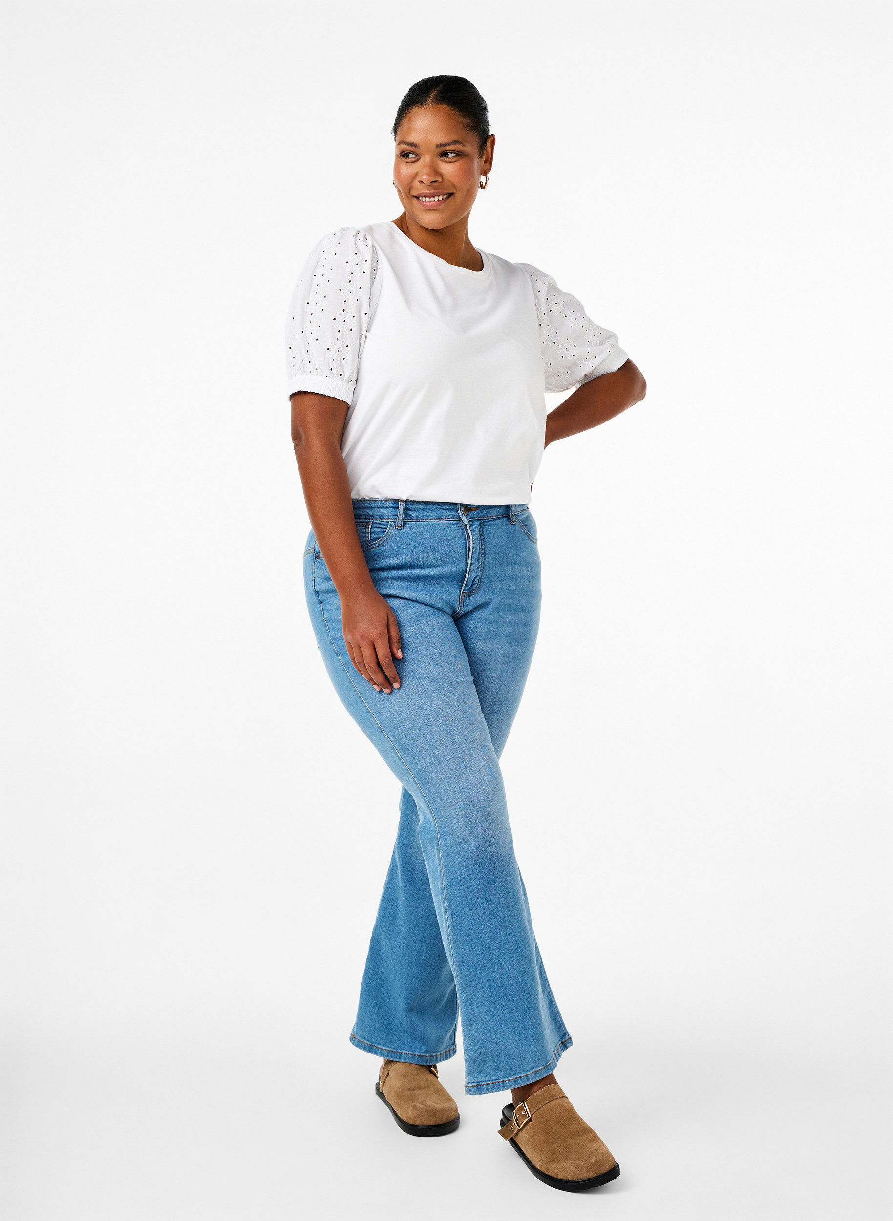 Zizzi Blus i ekologisk bomull med broderie anglaise-&auml;rmar, Bright White, Model image number 2