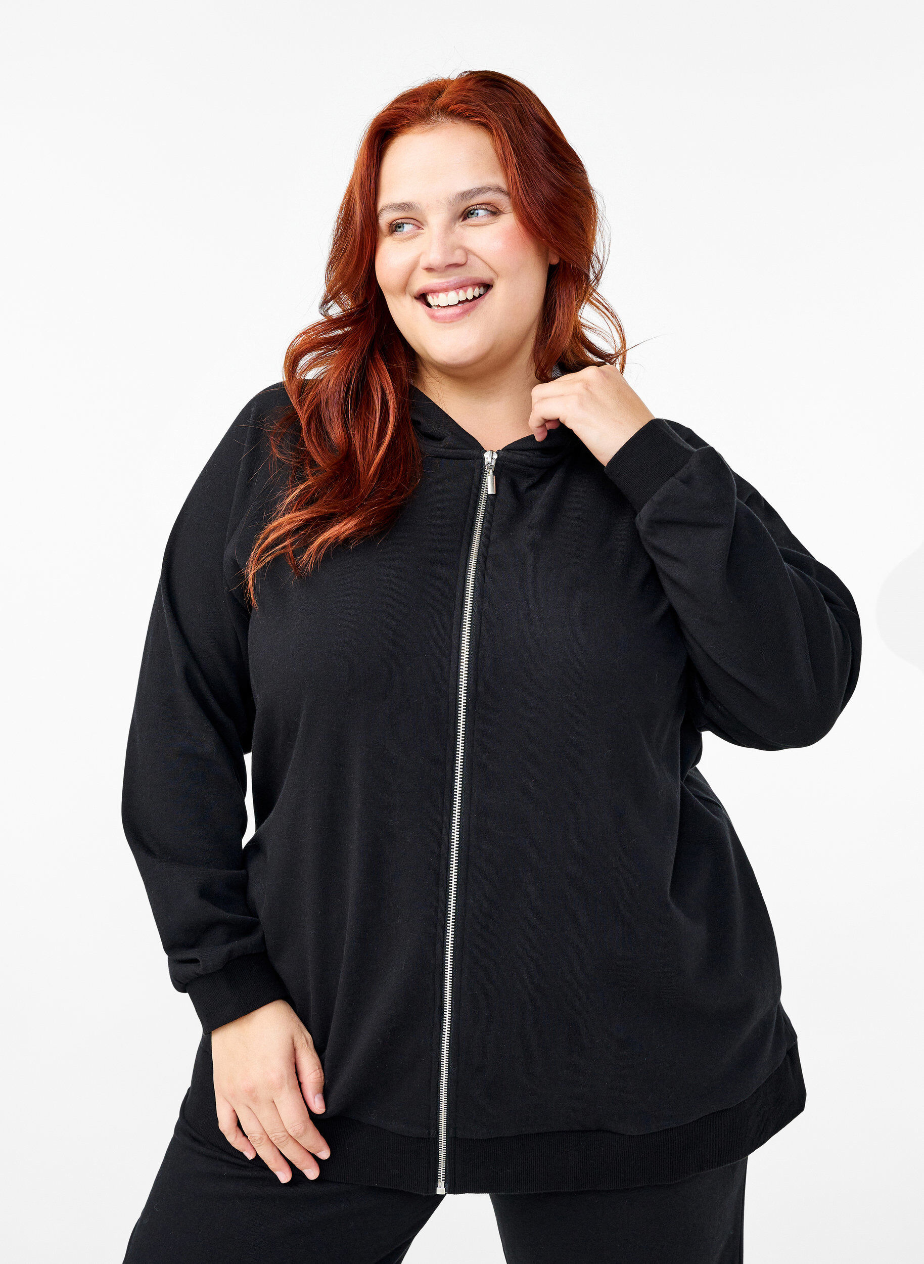 Kofta i sweatshirt material med huva och fickor, Svart, Model