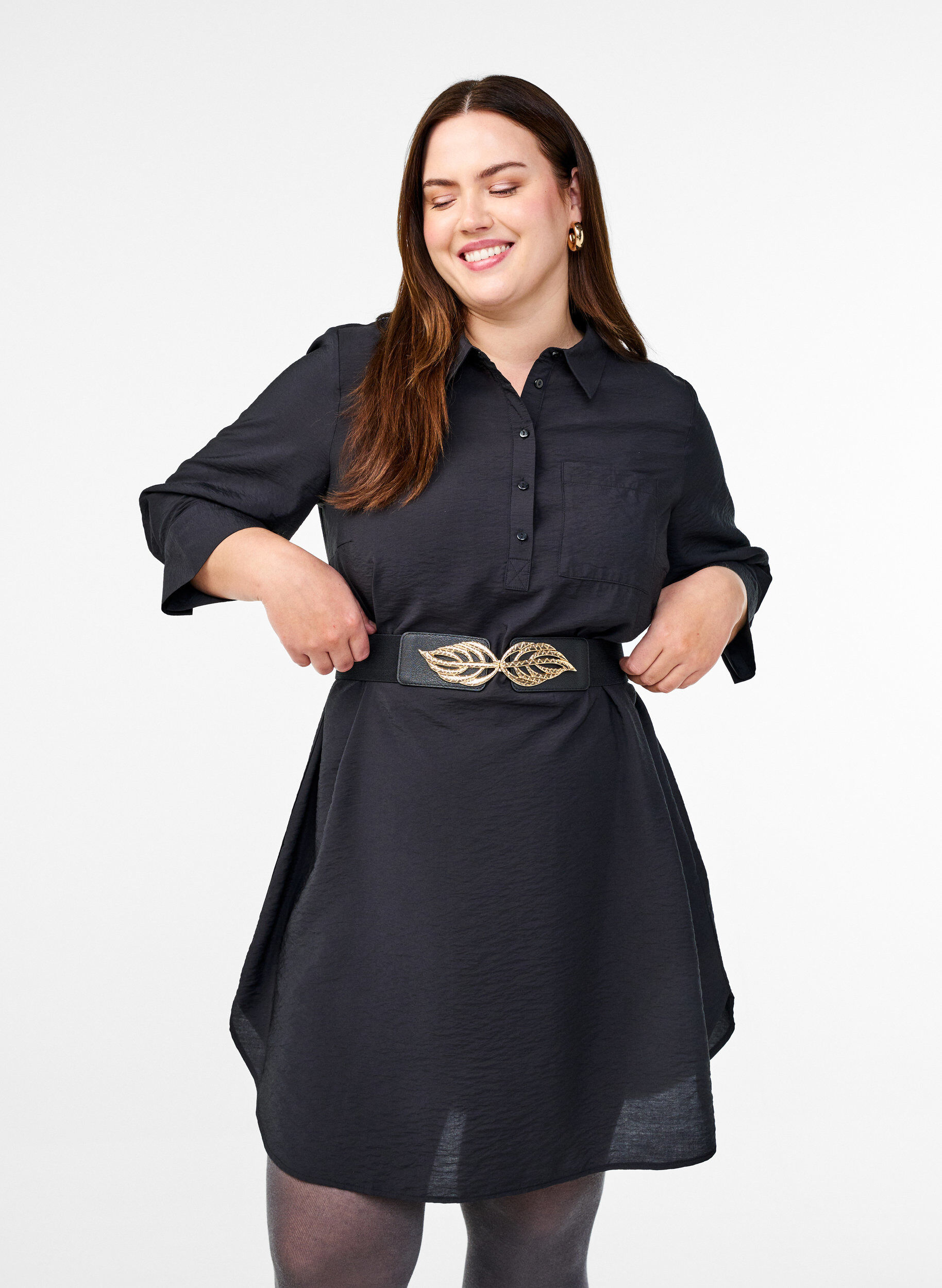 Zizzi Elastiskt midjeb&auml;lte med guldf&auml;rgat l&ouml;vsp&auml;nne, Black, Model image number 1