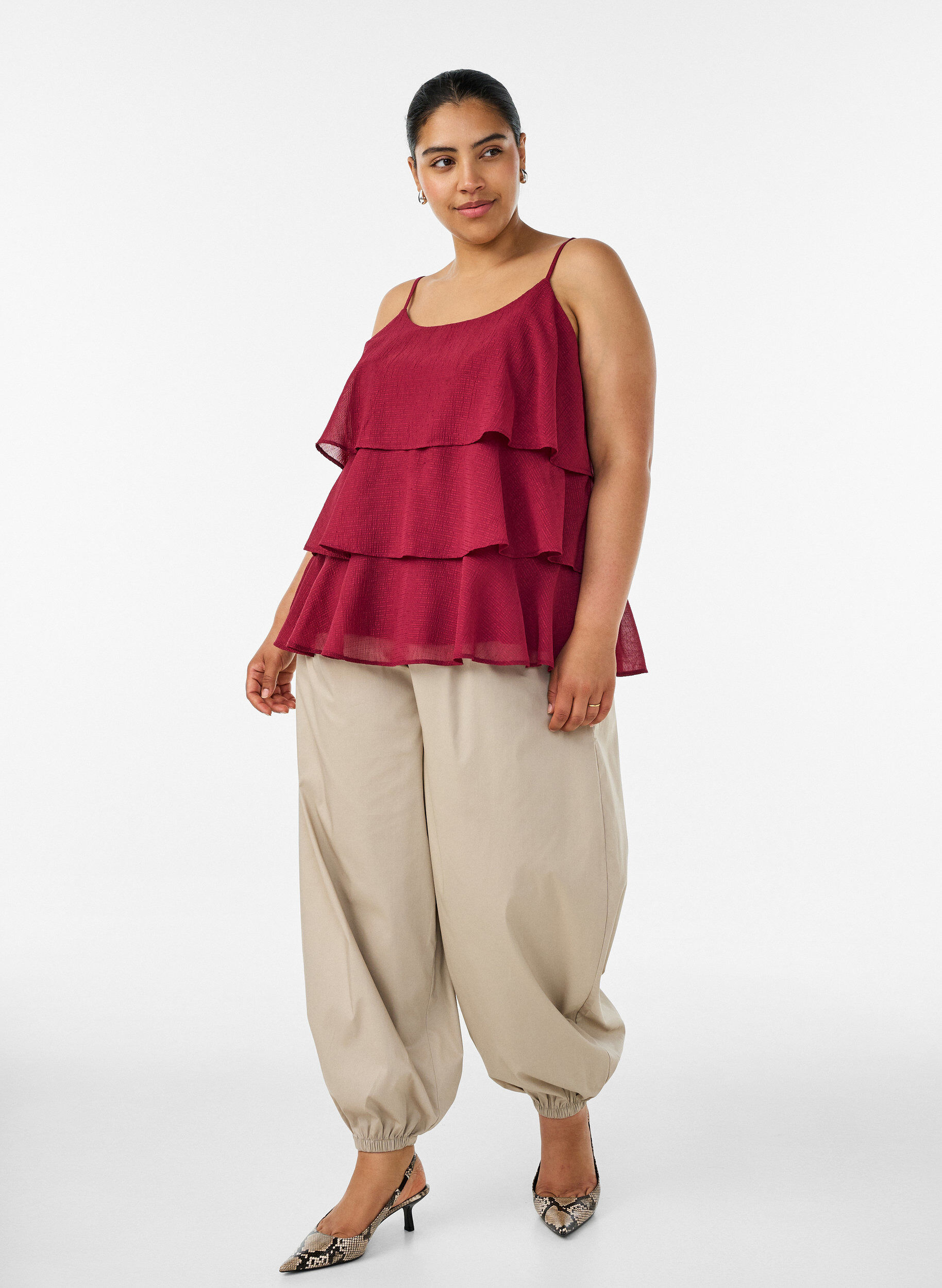 Ballongbyxor med fickor och res&aring;r i midjan, Beige, Model